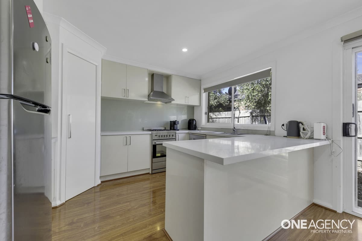 12A Thornbill Drive, Werribee, Werribee - Thumbnail 2