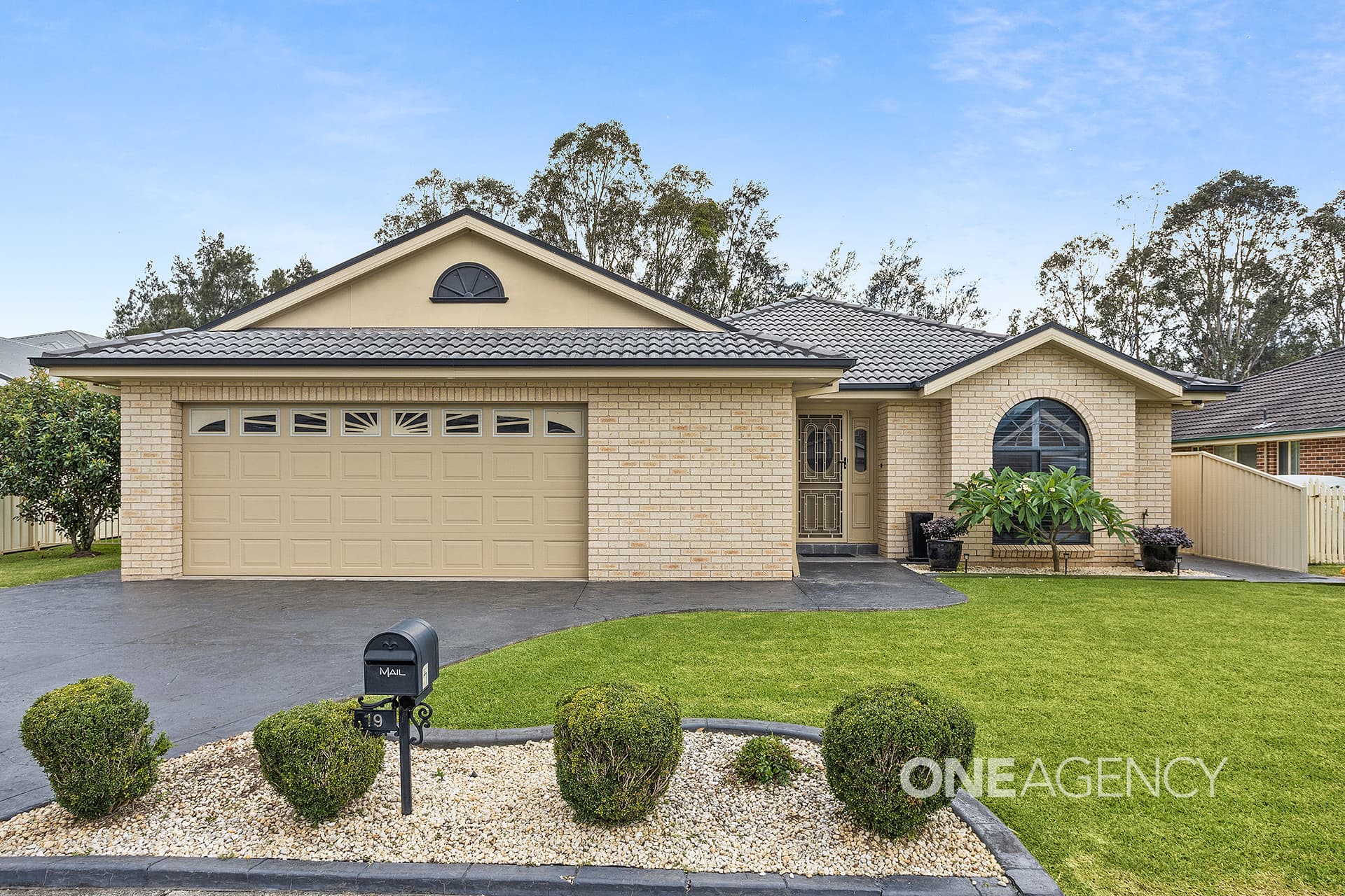 19 Glen-Ayre Avenue, Horsley, Horsley - Image 1