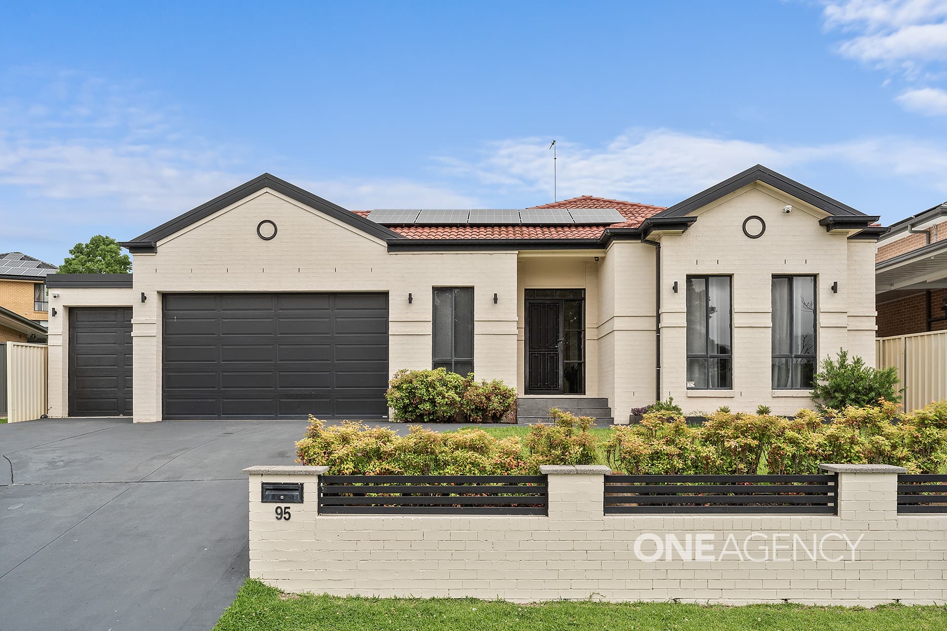 95 Robins Creek Drive, Horsley, Horsley - Image 1