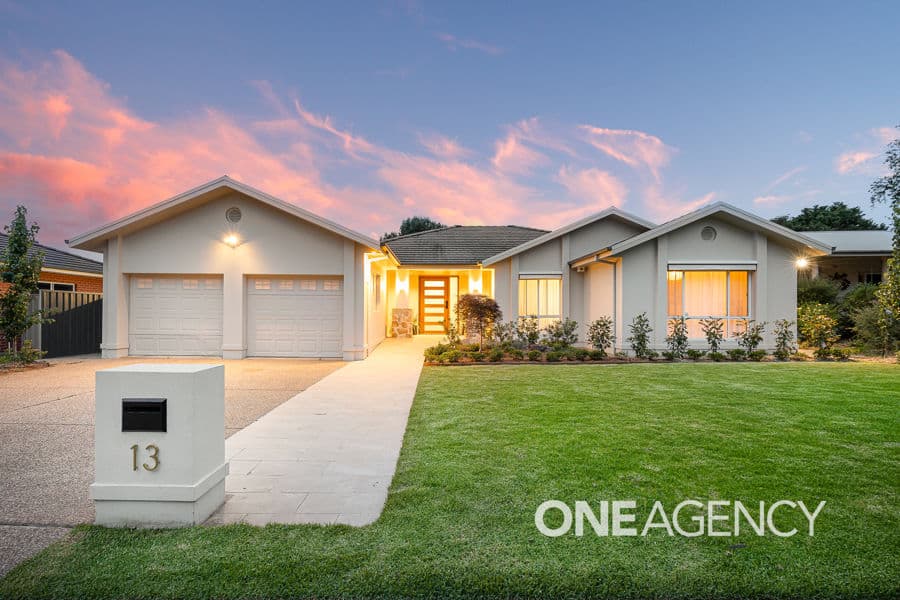 13 LANSDOWNE Avenue, Lake Albert, Lake Albert - Image 1