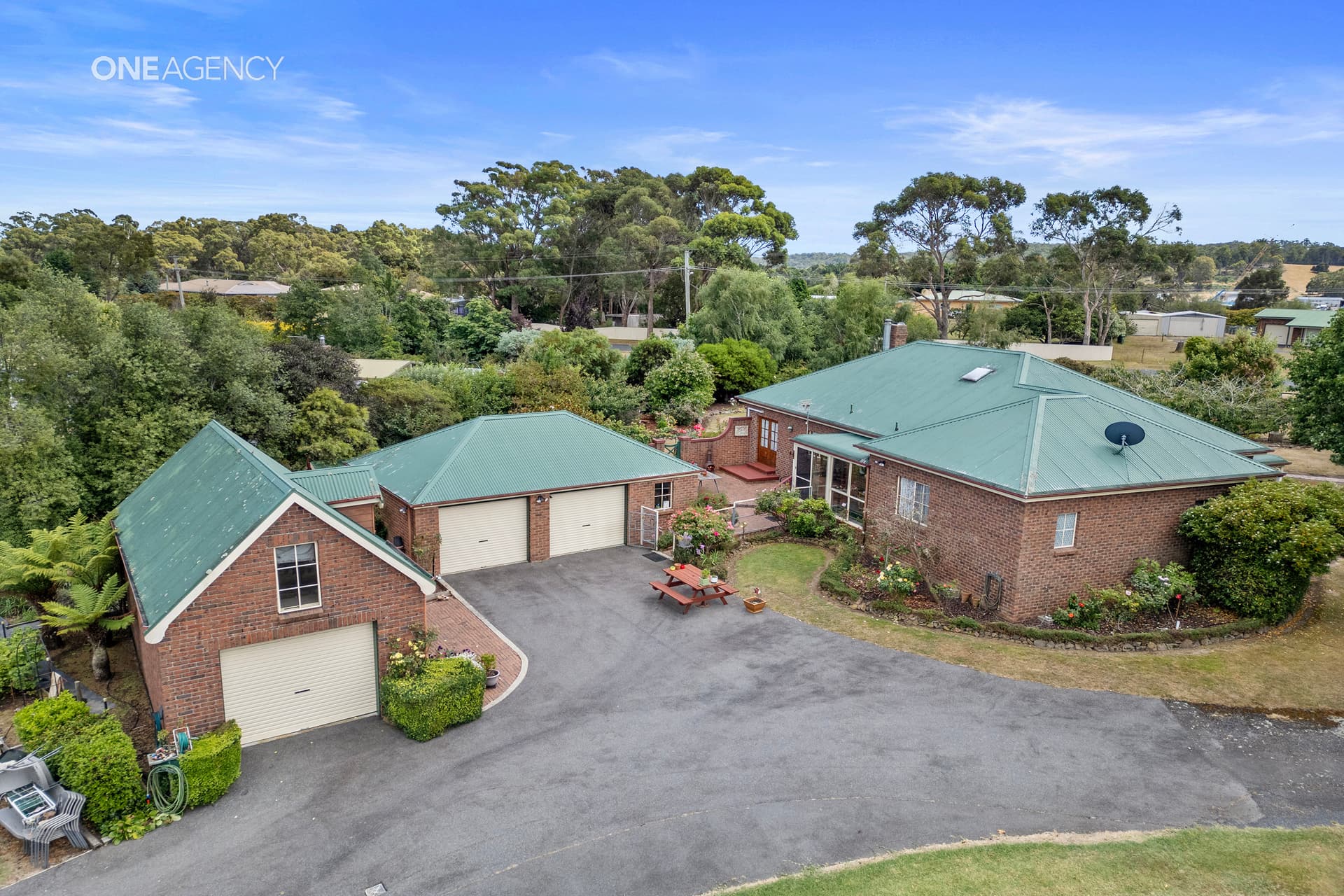 21 Maxwell Drive, Latrobe, Latrobe - Image 1
