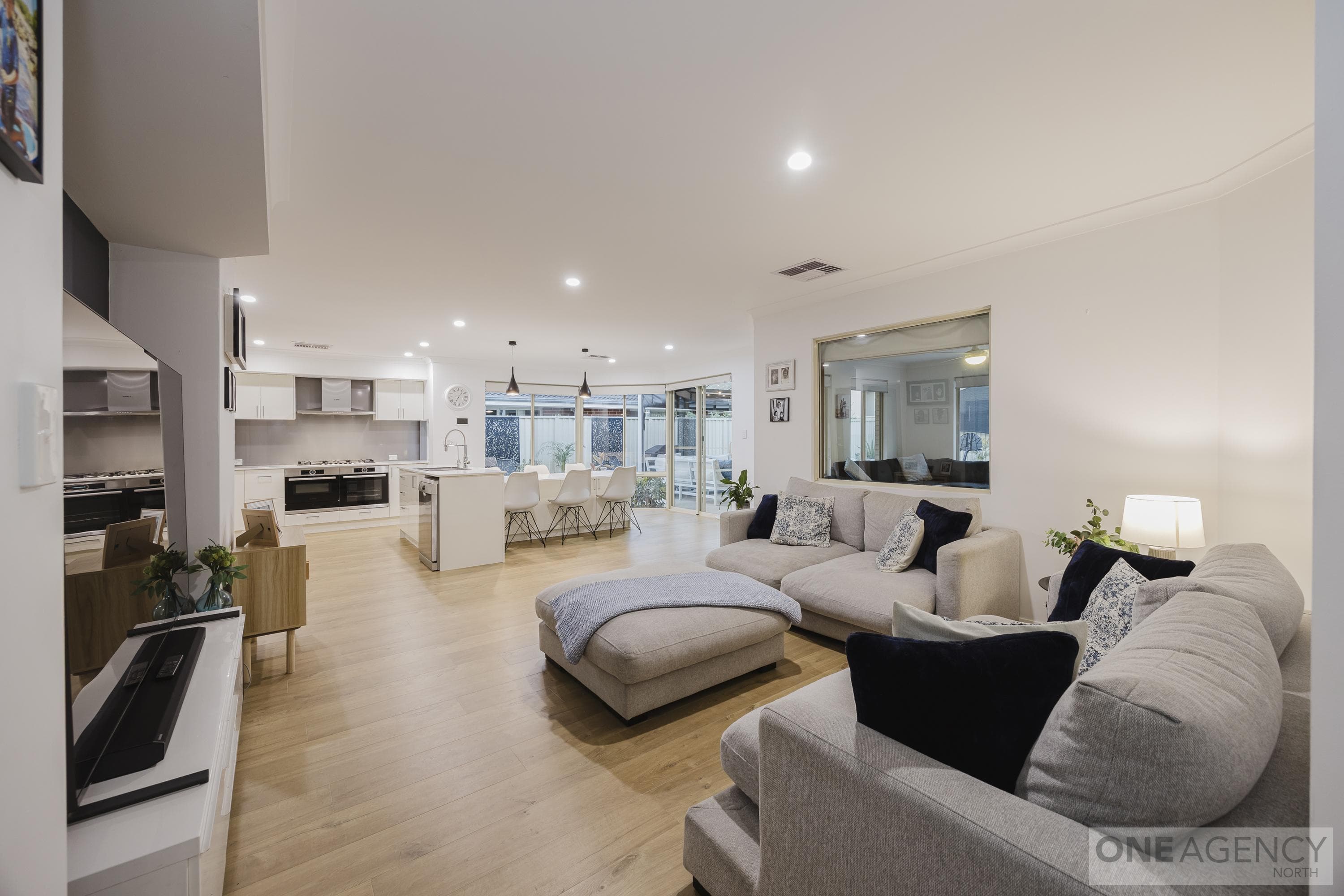 17 Caraway Gate, Stirling, Stirling - Thumbnail 3