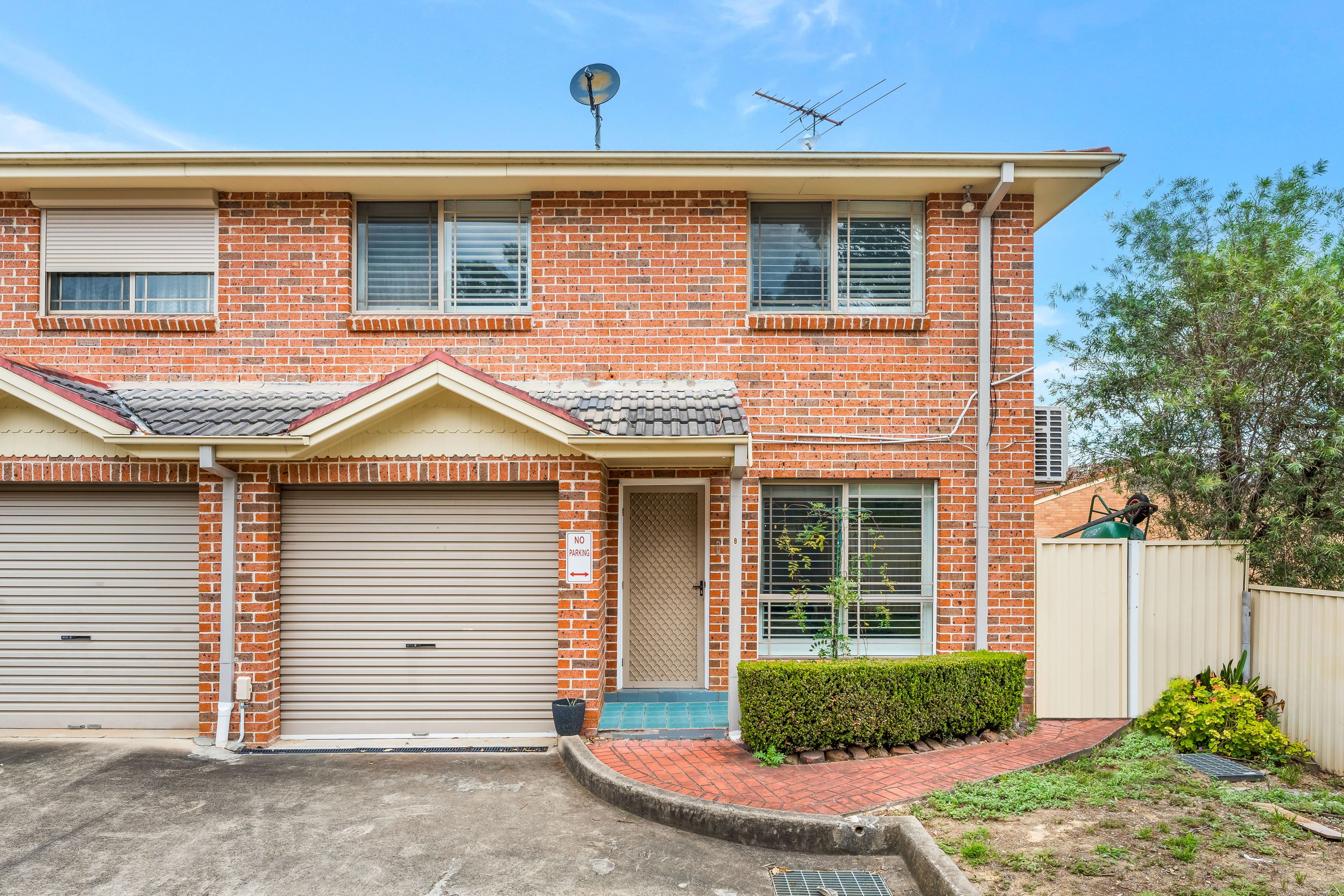 8/13-15 Carnation Avenue, Casula, Casula - Image 1