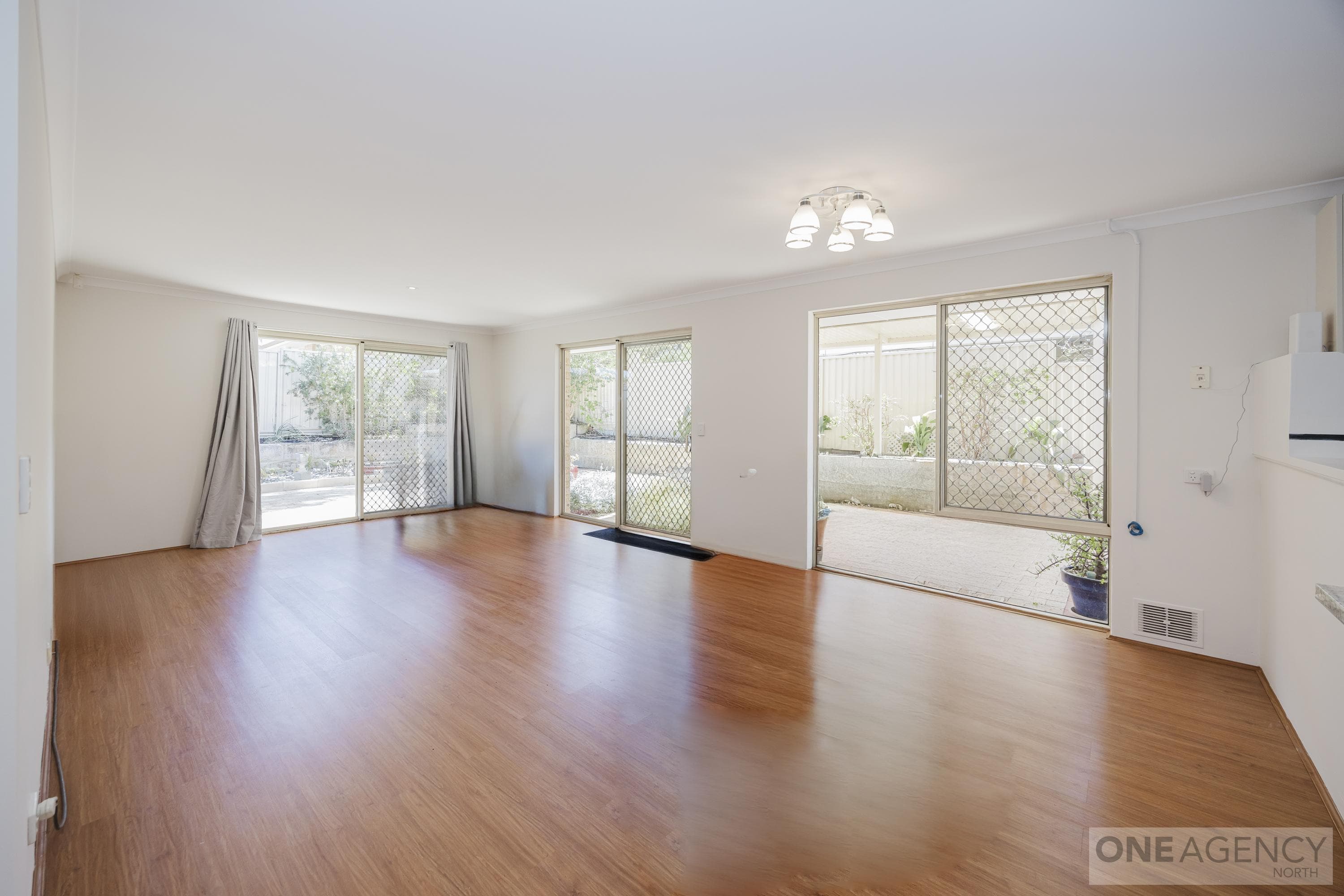 31 Oakfield Gardens, Parmelia, Parmelia - Thumbnail 3