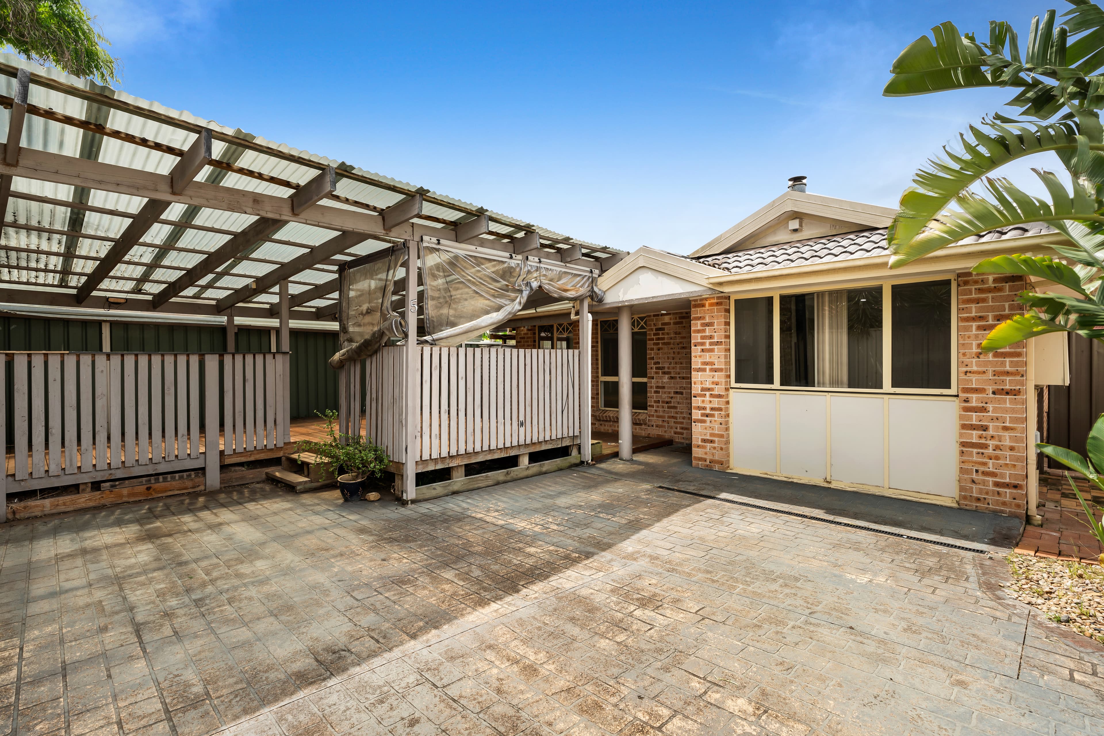 5 Withnell Crescent, St Helens Park, St Helens Park - Image 1