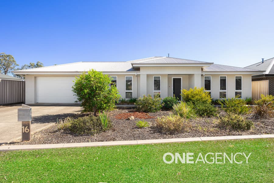 16 BARTON Avenue, Lloyd, Lloyd - Image 1