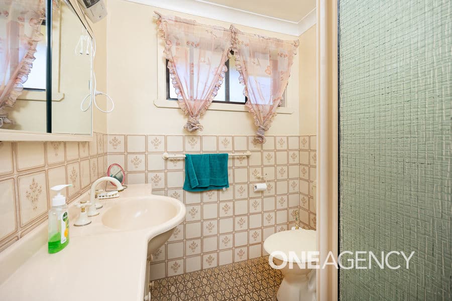37 WALANA Crescent, Kooringal, Kooringal - Thumbnail 6