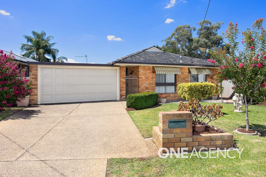 37 WALANA Crescent, Kooringal, Kooringal - Image 1