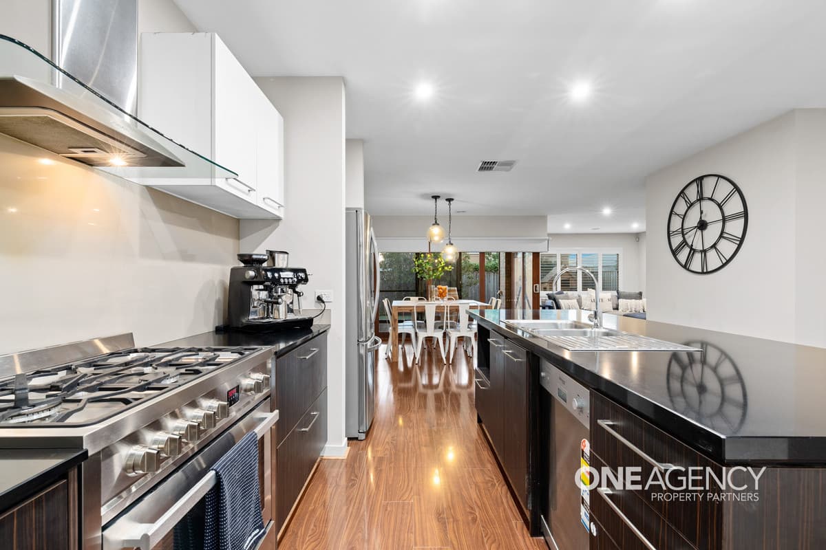 39 Tamborine Avenue, Point Cook, Point Cook - Thumbnail 4