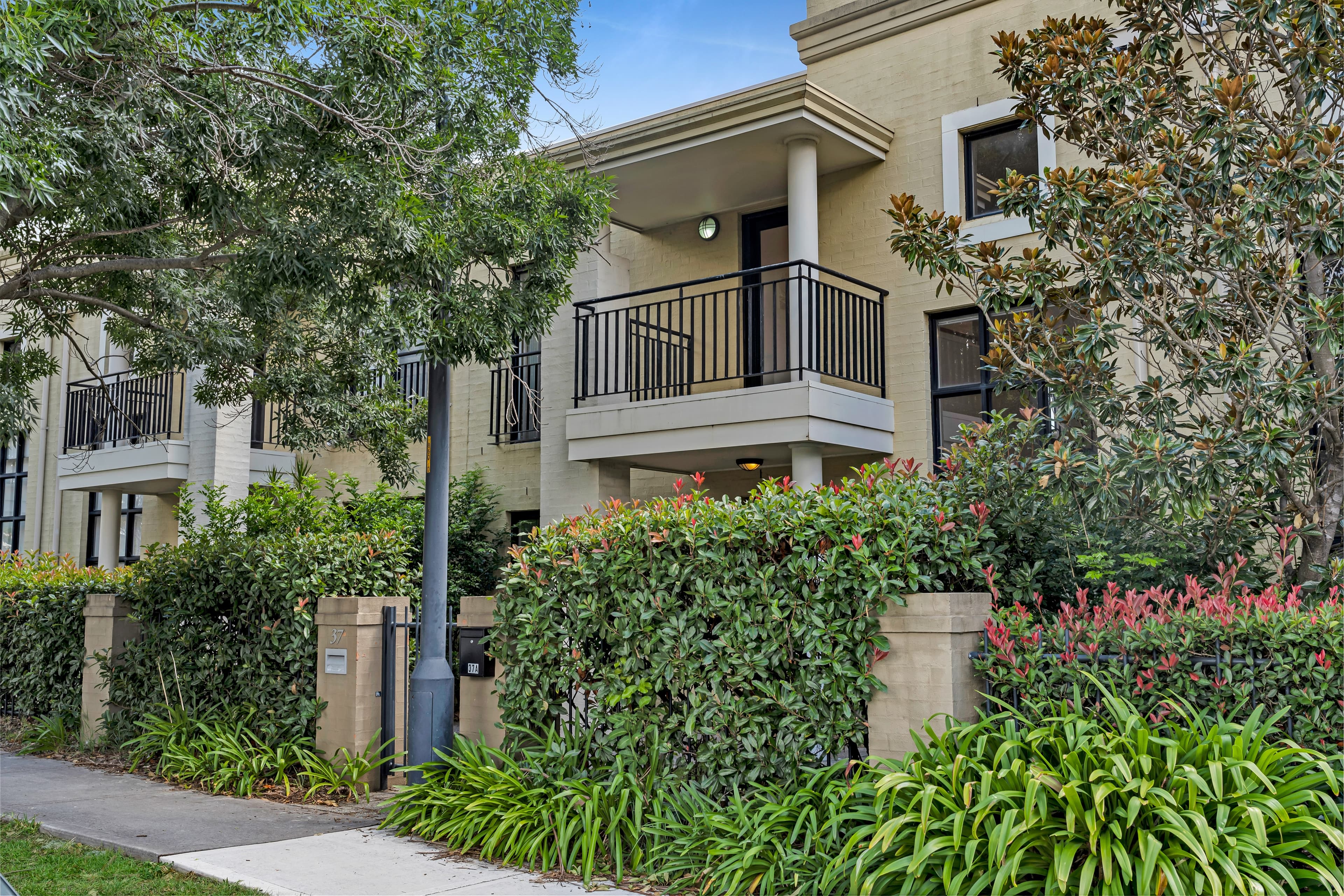 37 Parkside Crescent, Campbelltown, Campbelltown - Image 1