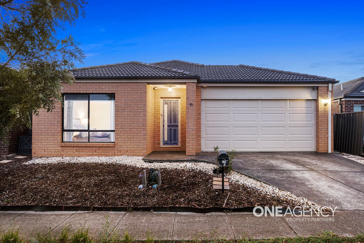11 Brockwell Crescent, Manor Lakes, Manor Lakes - Thumbnail 2