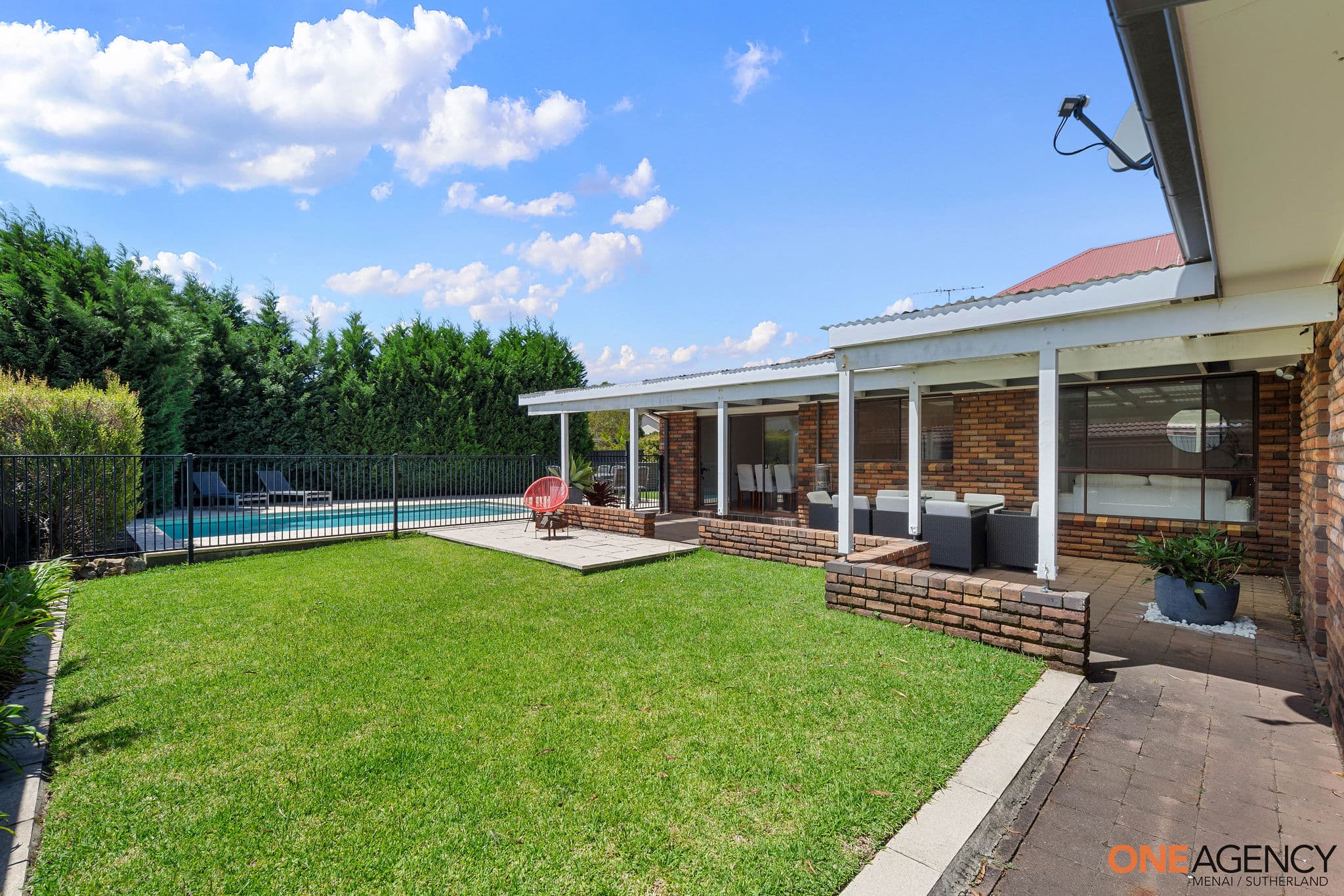 74 Blaxland Drive, Illawong, Illawong - Thumbnail 3