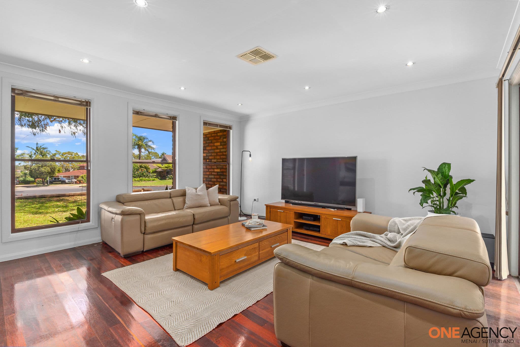 74 Blaxland Drive, Illawong, Illawong - Thumbnail 4