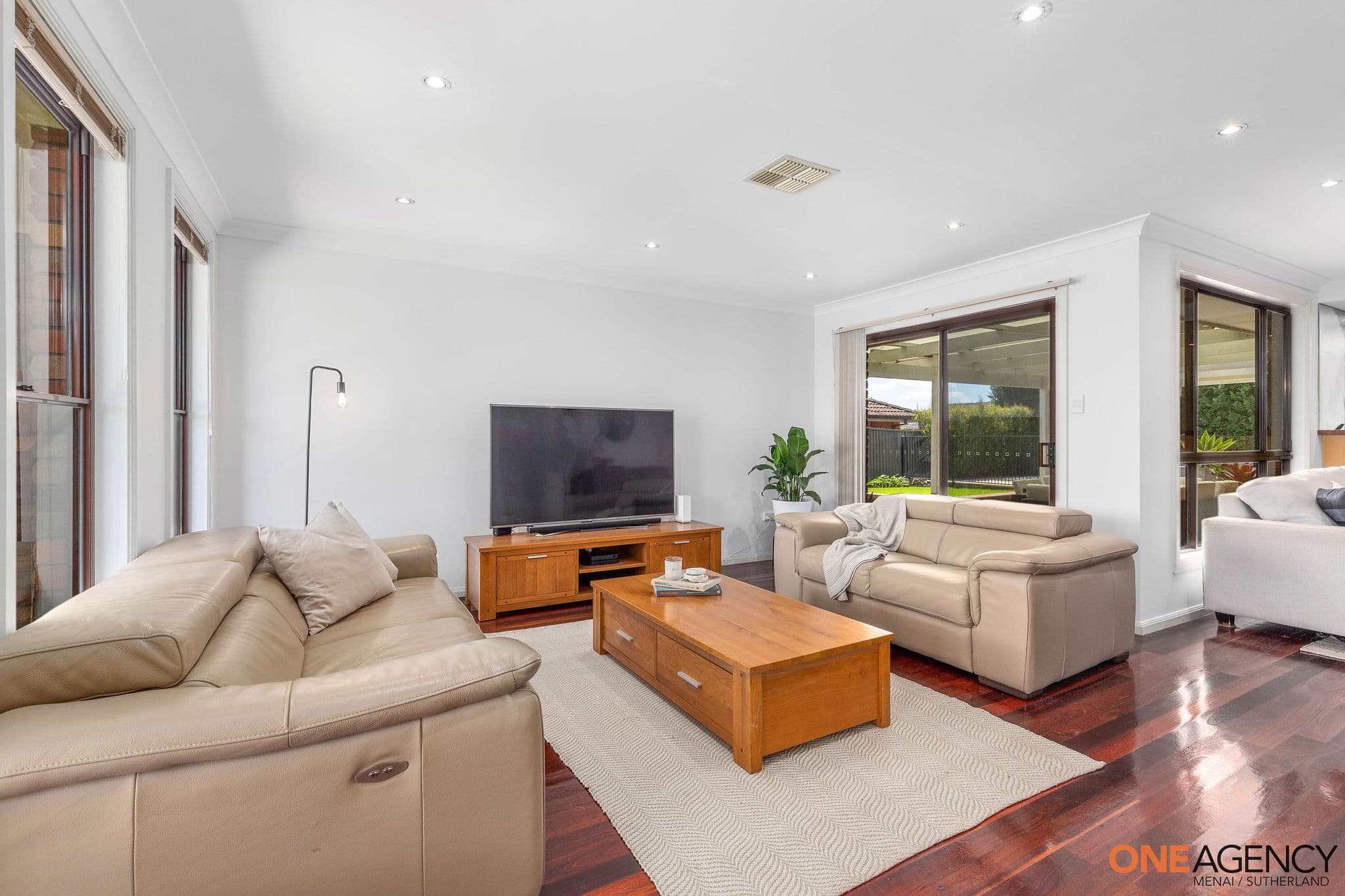 74 Blaxland Drive, Illawong, Illawong - Thumbnail 5