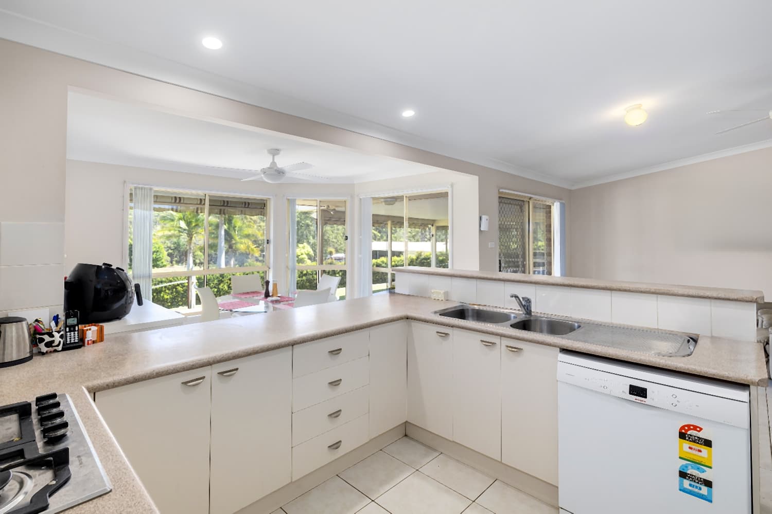 29 Lake Ridge Drive, Kew, Kew - Thumbnail 4