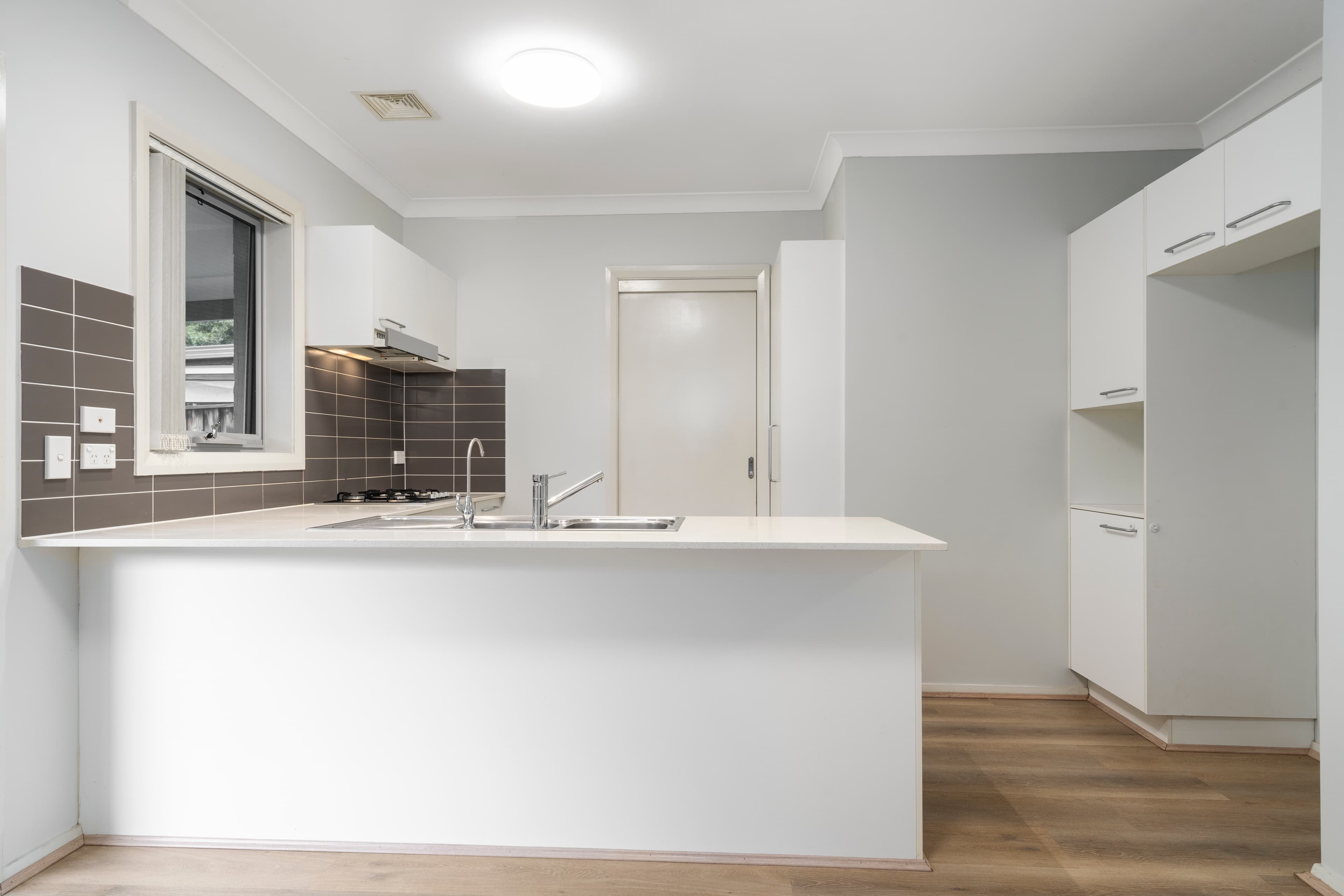 135 Hemsworth Avenue, Middleton Grange, Middleton Grange - Thumbnail 4
