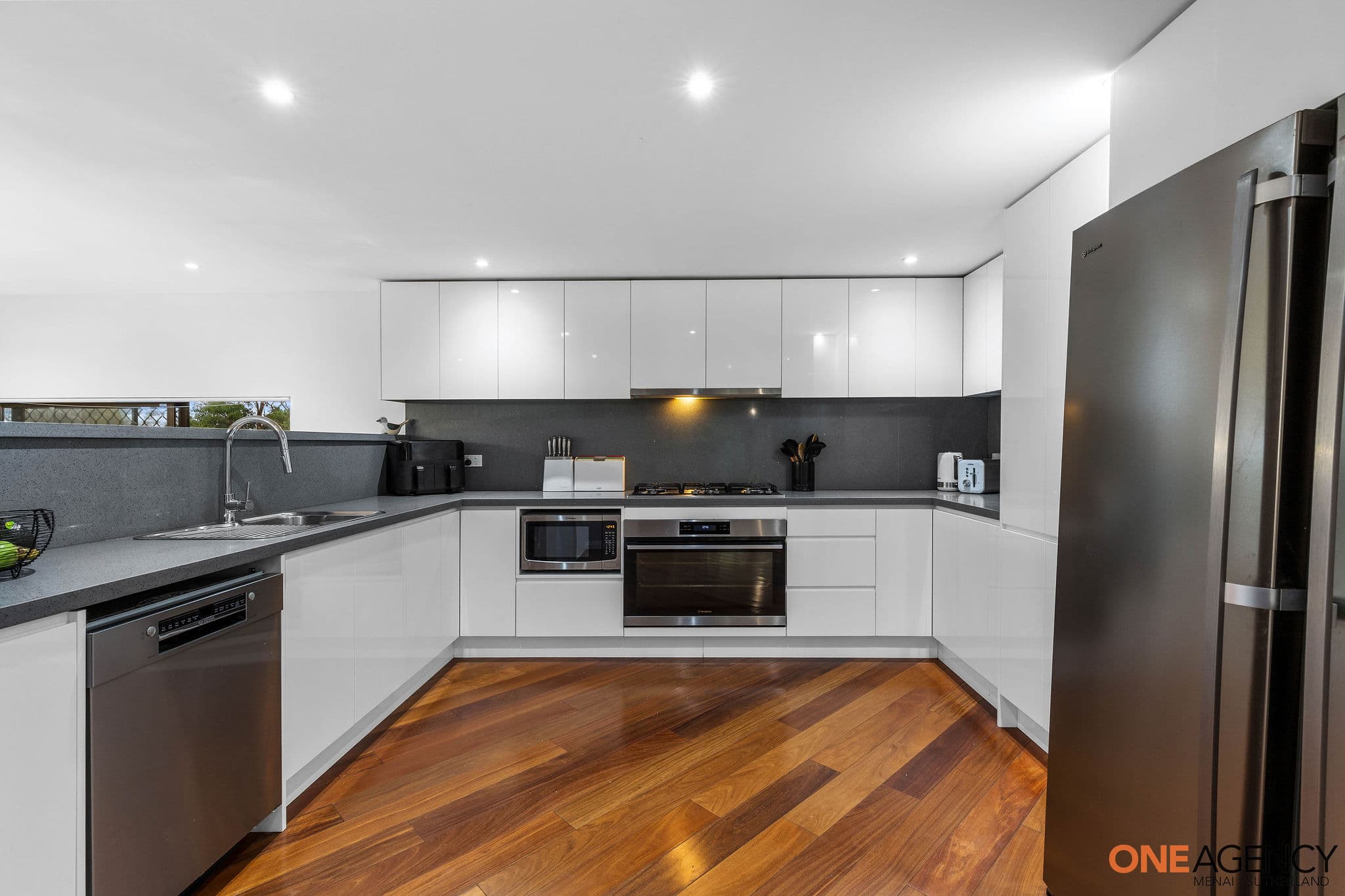12 Walsh Close, Illawong, Illawong - Thumbnail 3
