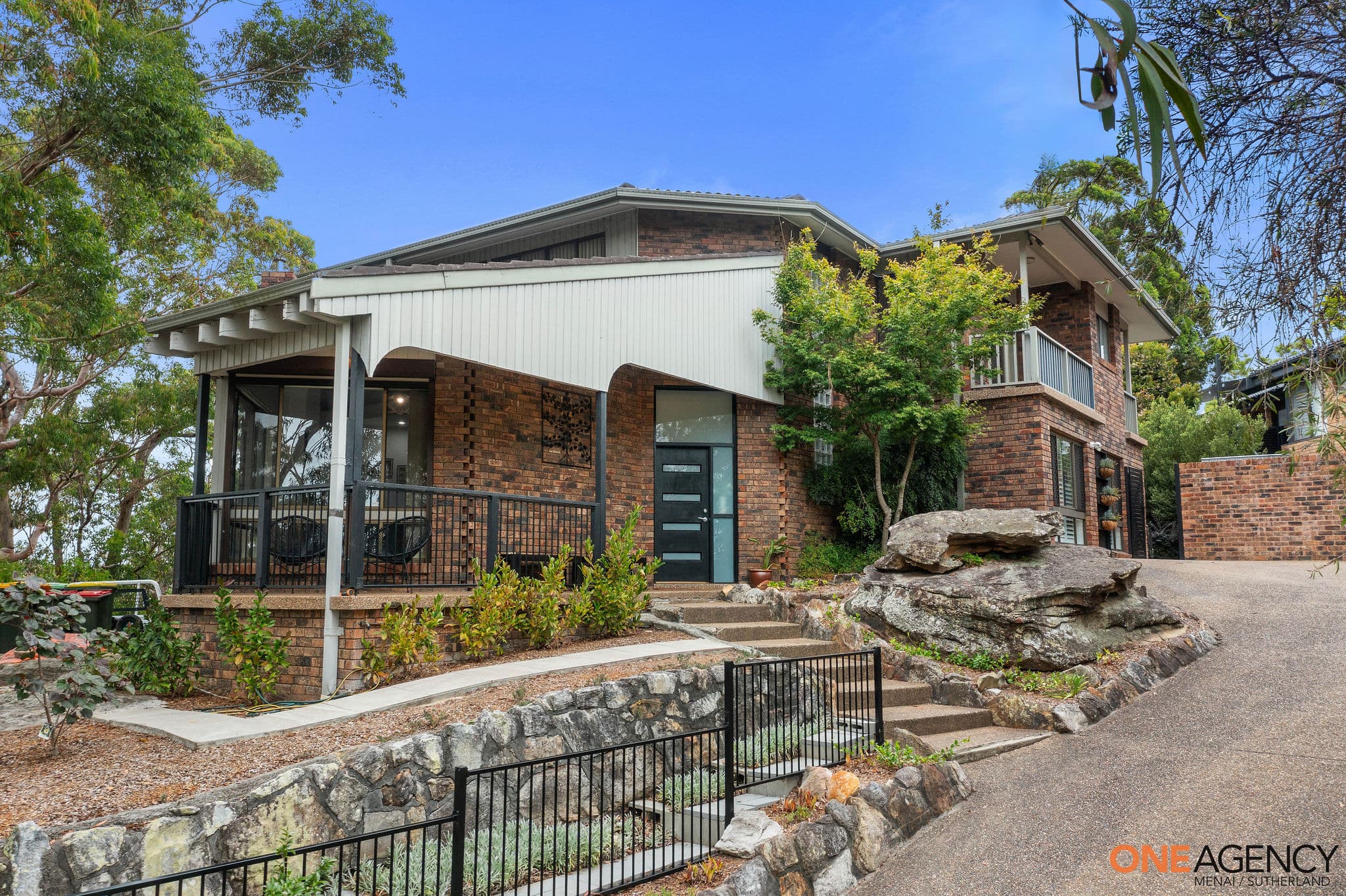 12 Walsh Close, Illawong, Illawong - Image 1