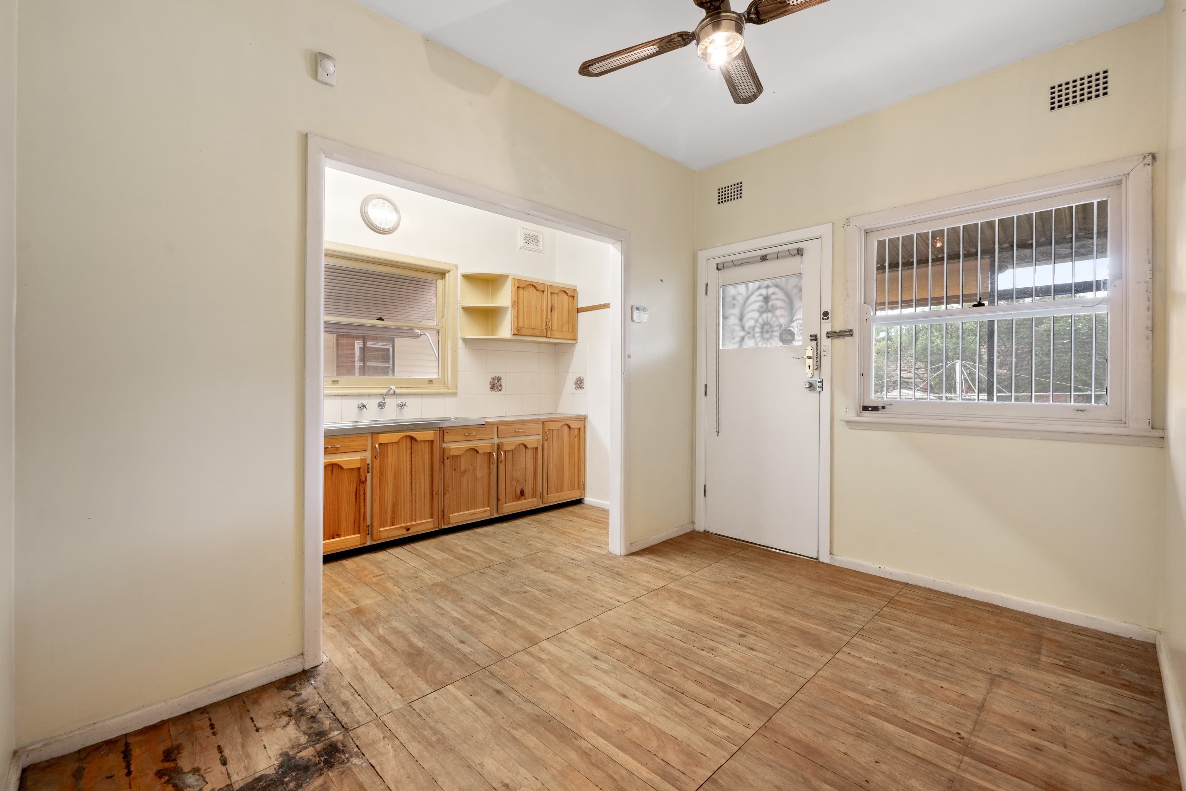 7 Anthony Crescent, Kingswood, Kingswood - Thumbnail 3