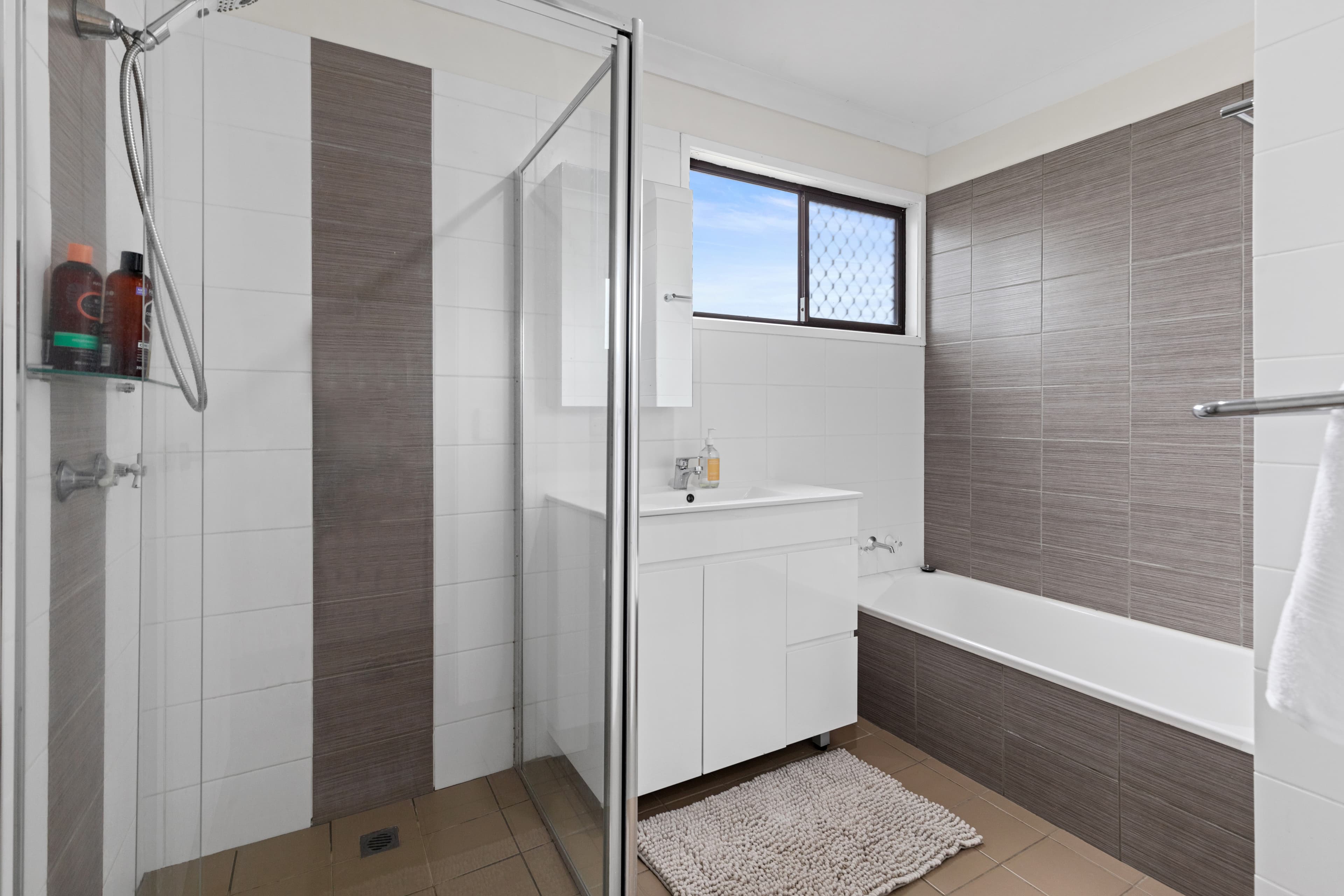 3/26-30 Dunlin Drive, Burleigh Waters, Burleigh Waters - Thumbnail 5