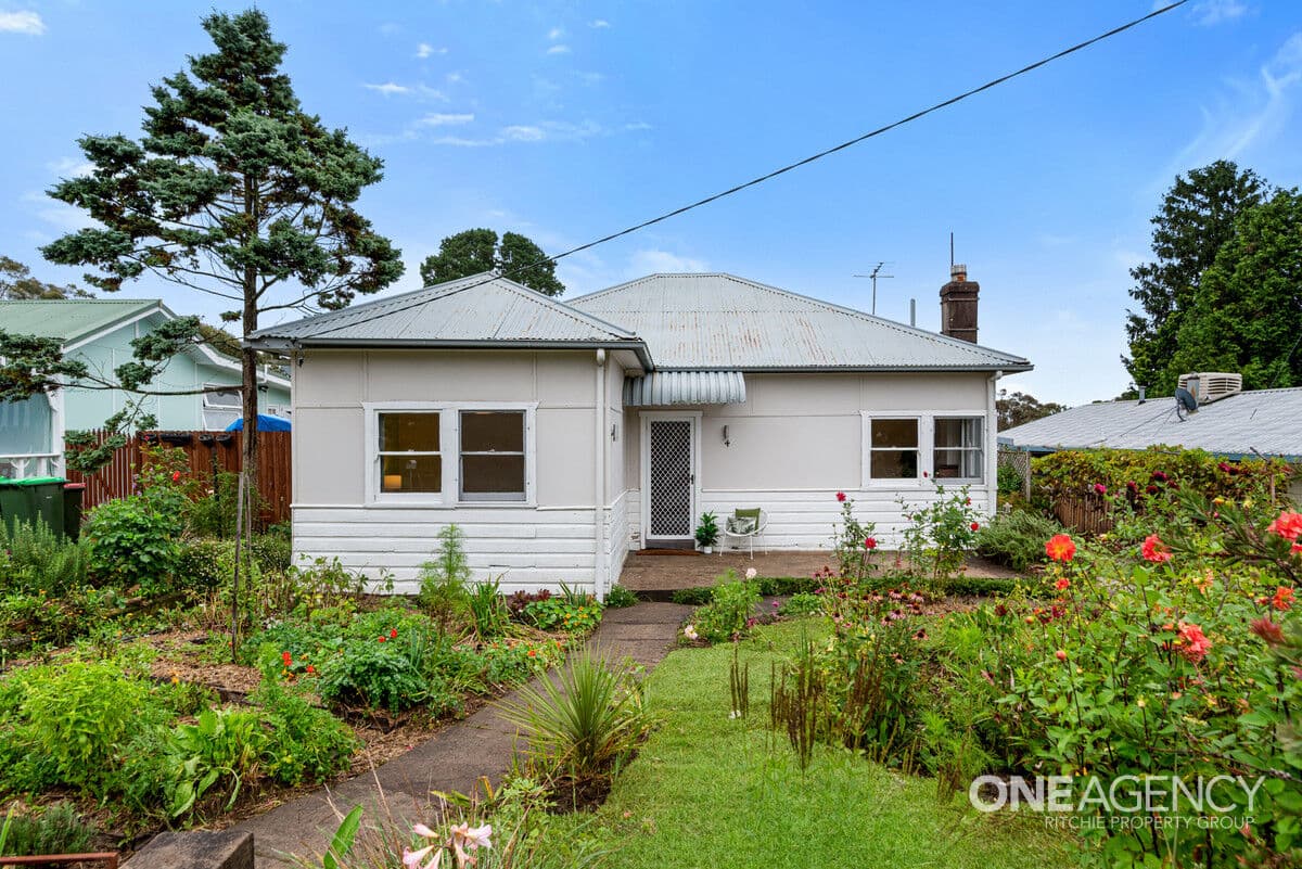 4 Woodlands Road, Katoomba, Katoomba - Image 1