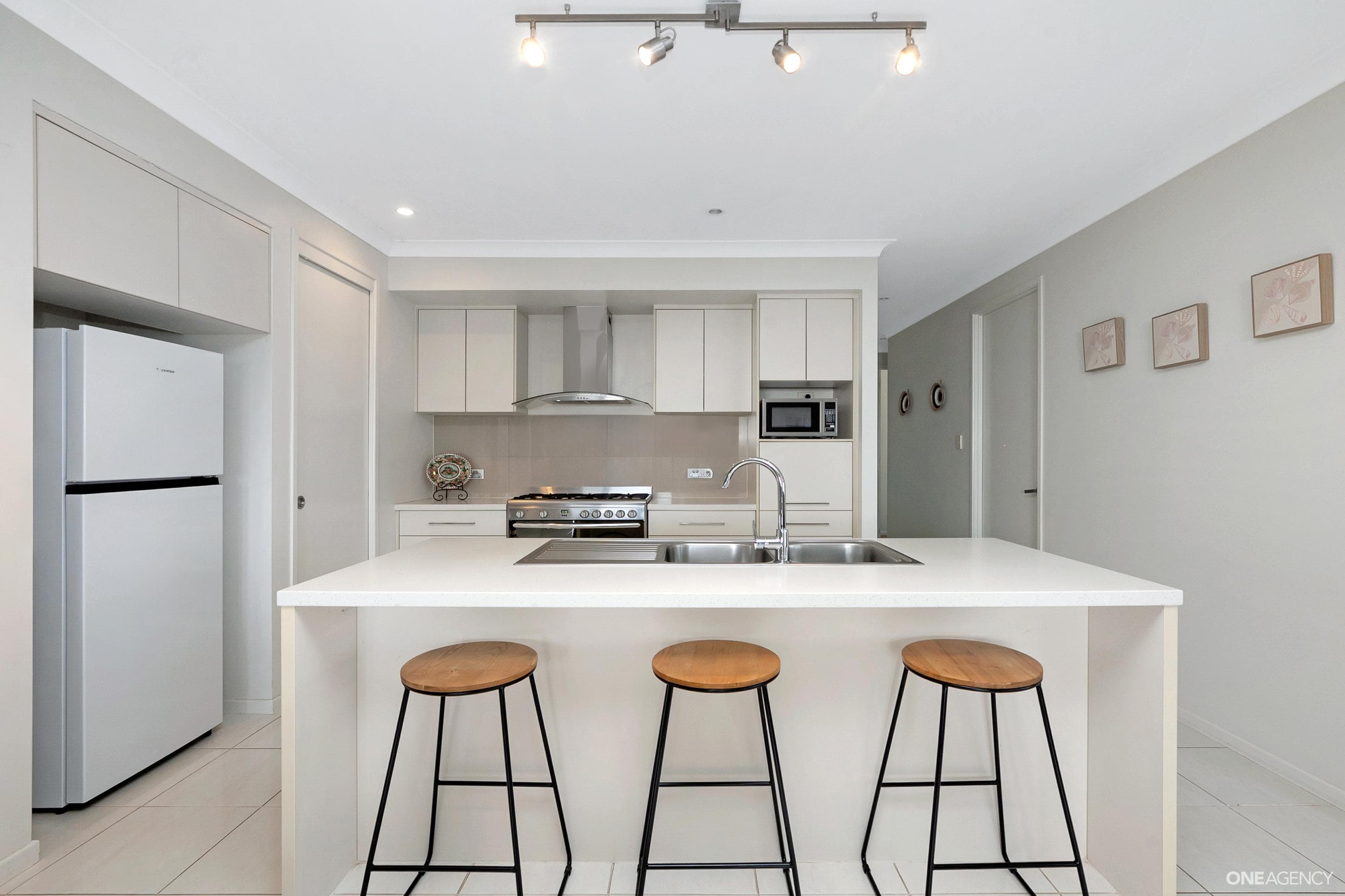 12 Keswick Street, Bushland Beach, Bushland Beach - Thumbnail 4