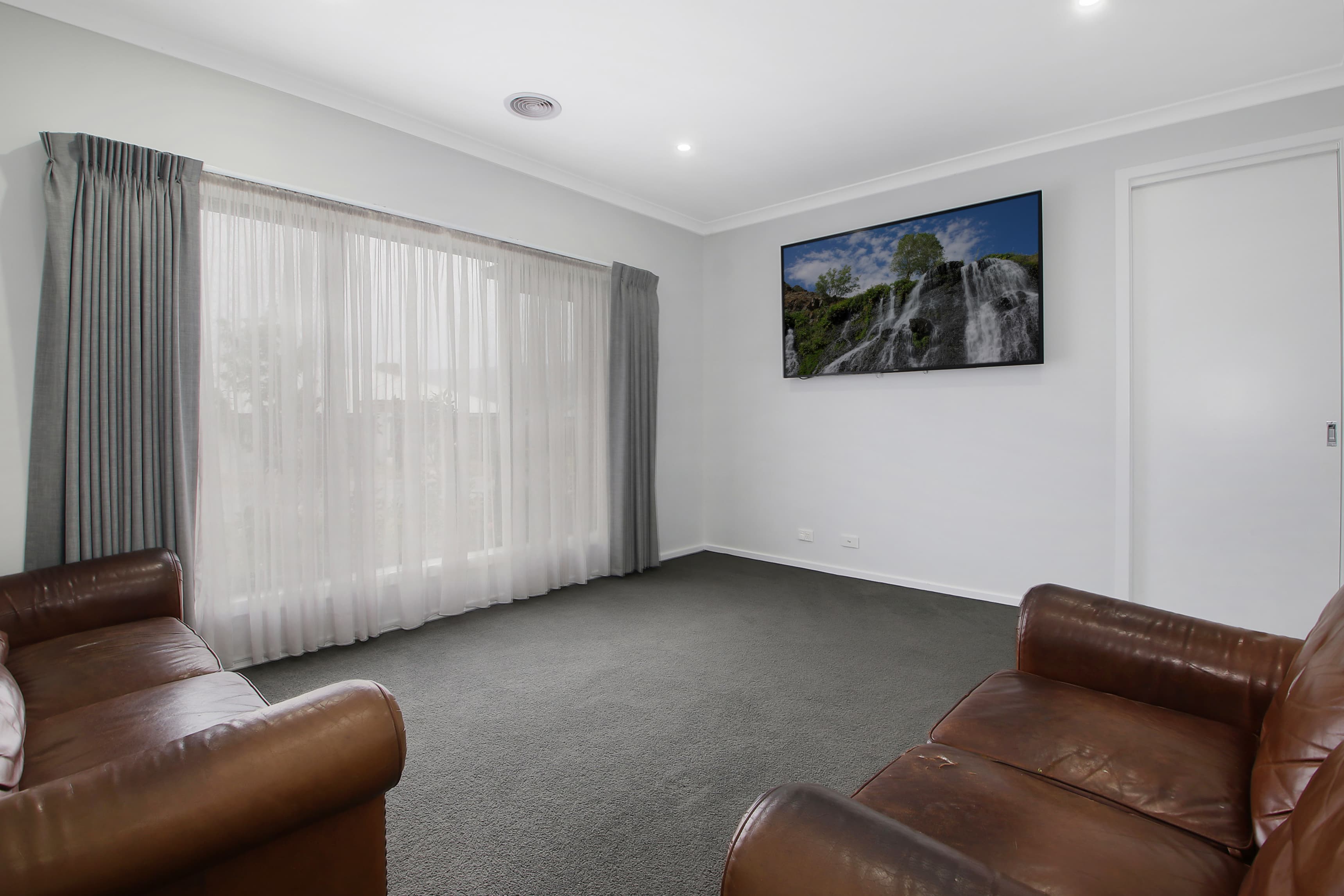7 KIDMAN Drive, Tangambalanga, Tangambalanga - Thumbnail 2
