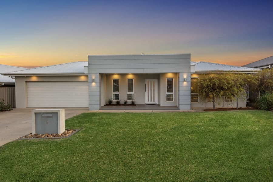 5 WARAMBEE Street, Glenfield Park, Glenfield Park - Image 1
