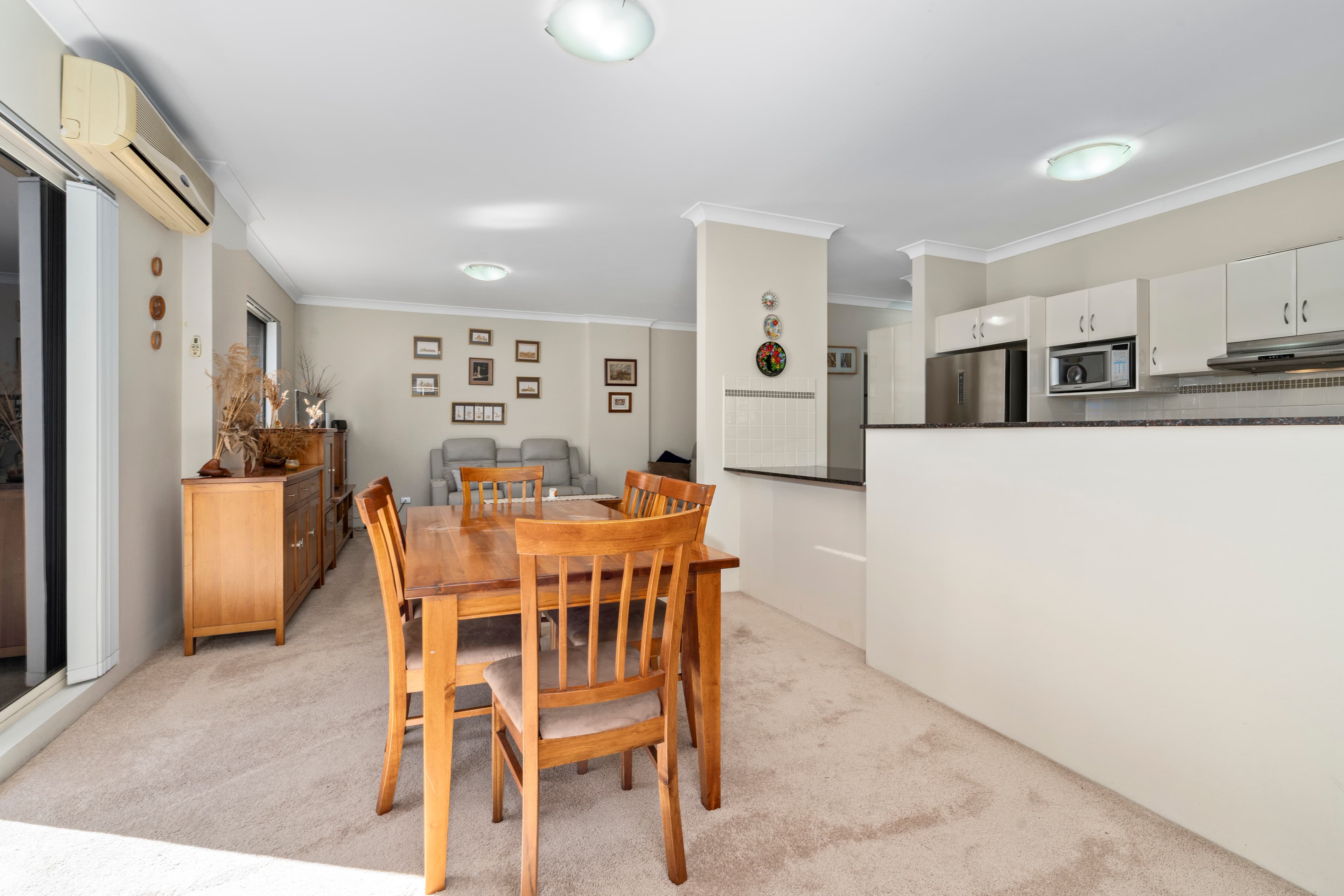 21/8-10 Browne Parade, Warwick Farm, Warwick Farm - Thumbnail 5