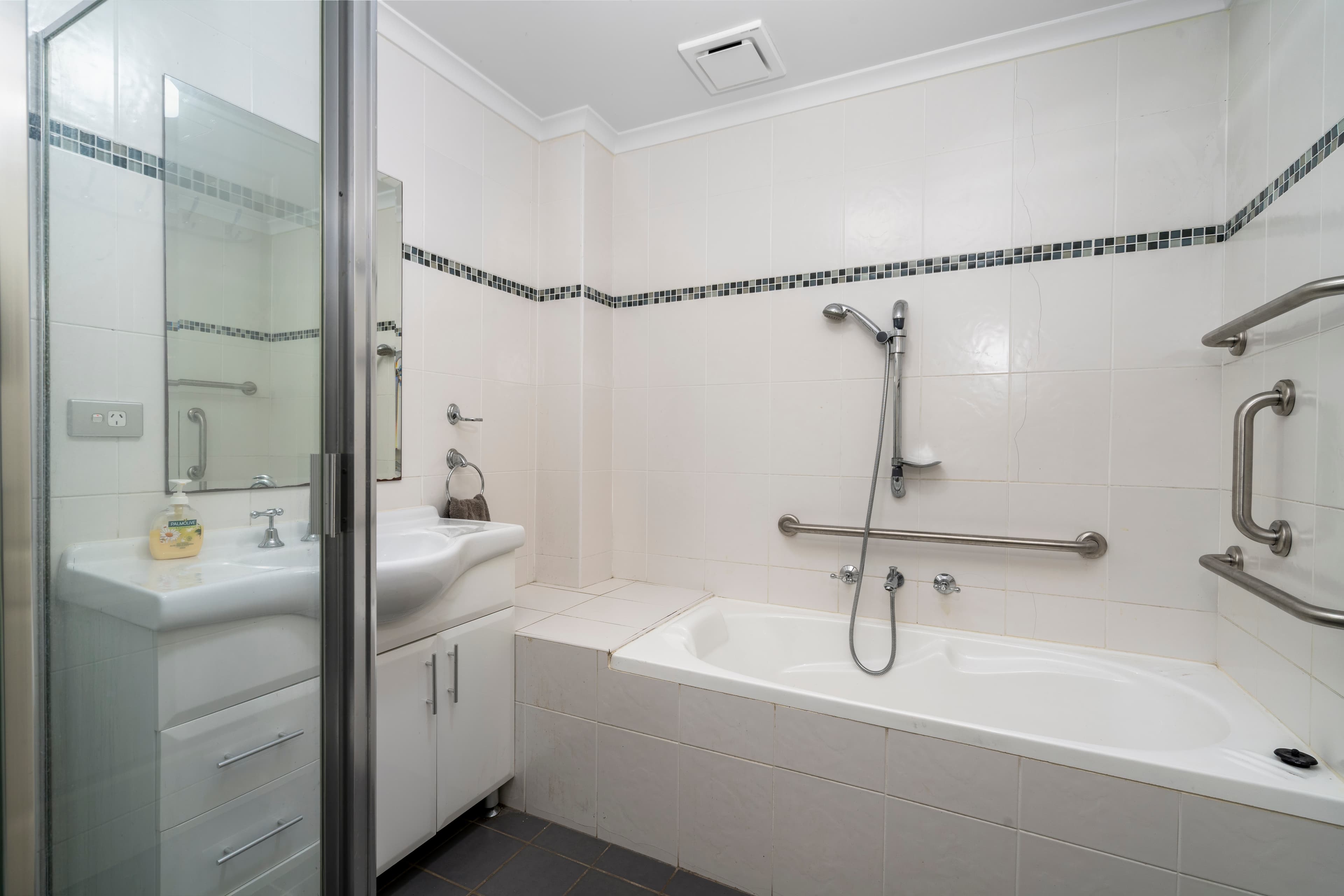 21/8-10 Browne Parade, Warwick Farm, Warwick Farm - Thumbnail 8