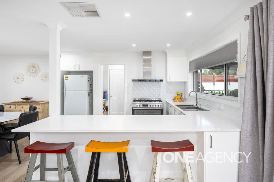 6 LANSDOWNE Avenue, Lake Albert, Lake Albert - Thumbnail 3