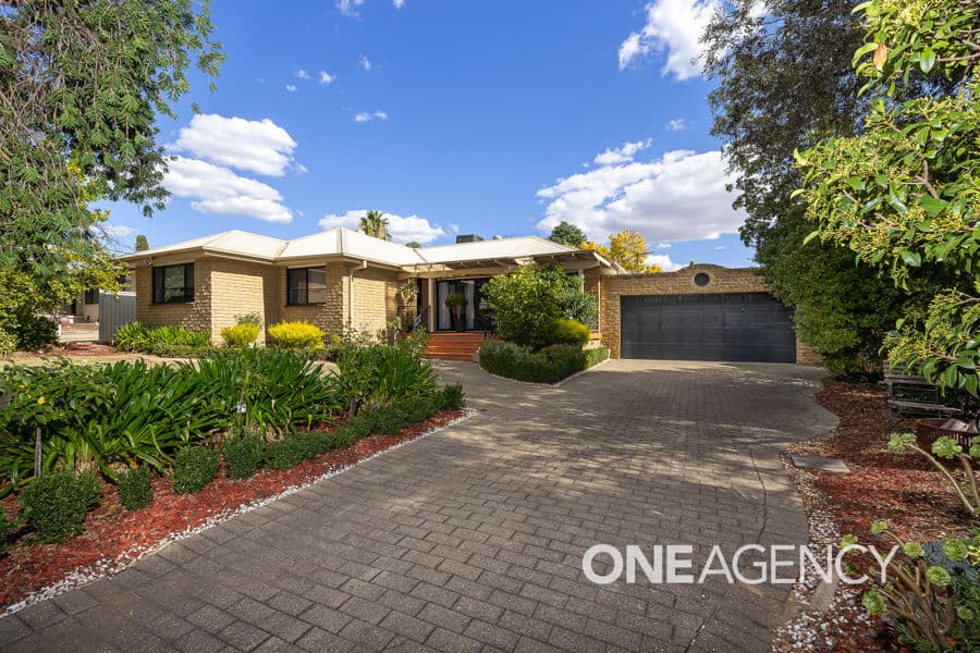 6 LANSDOWNE Avenue, Lake Albert, Lake Albert - Image 1