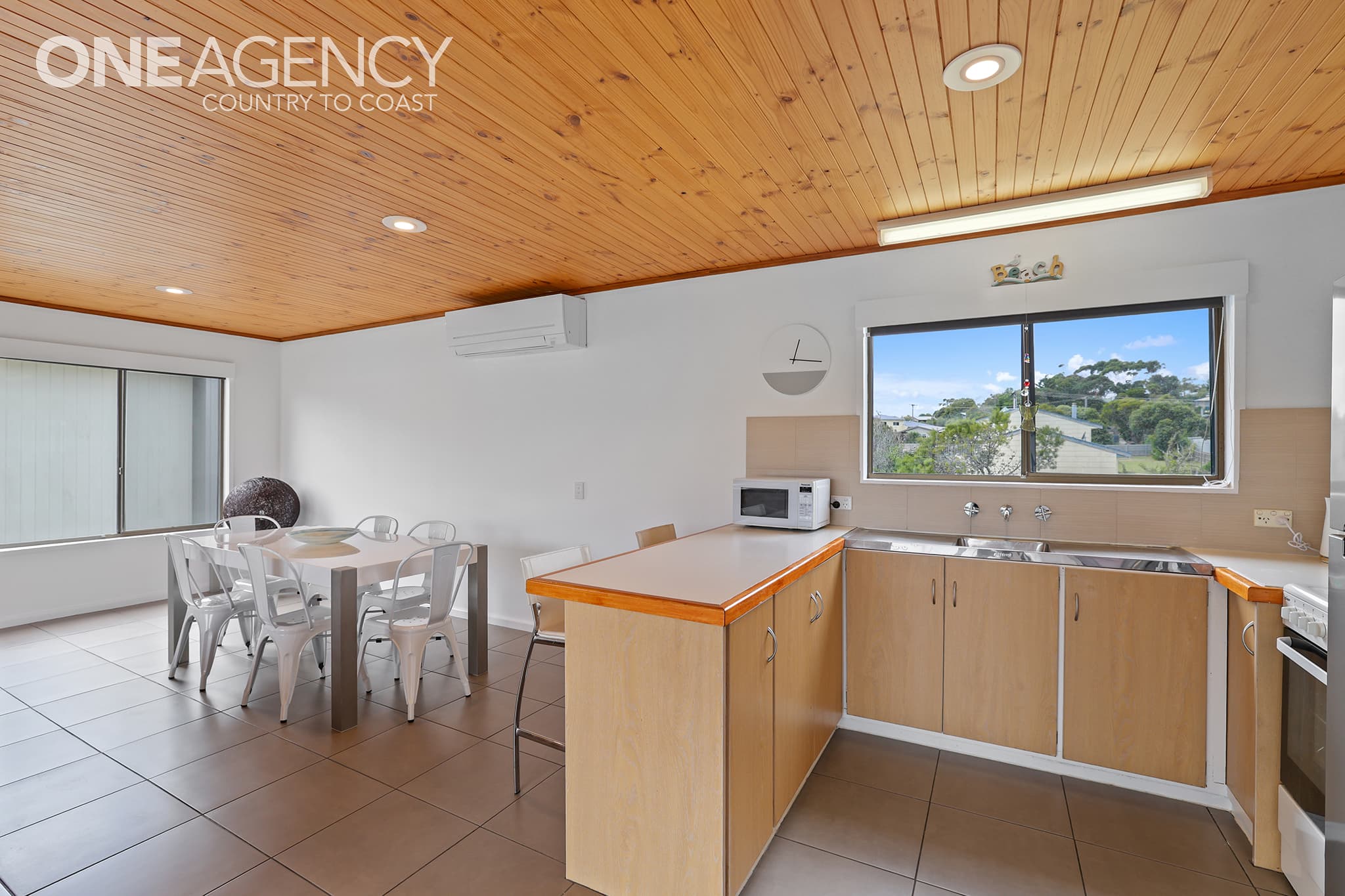 19 Golden Court, Sunset Strip, Sunset Strip - Thumbnail 3