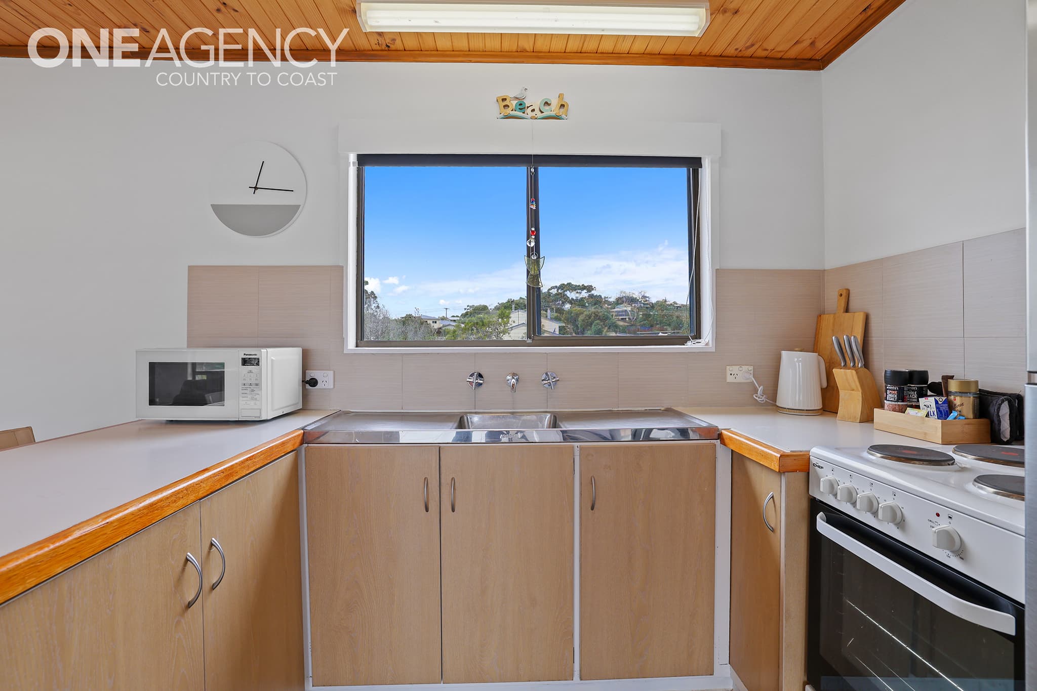 19 Golden Court, Sunset Strip, Sunset Strip - Thumbnail 4