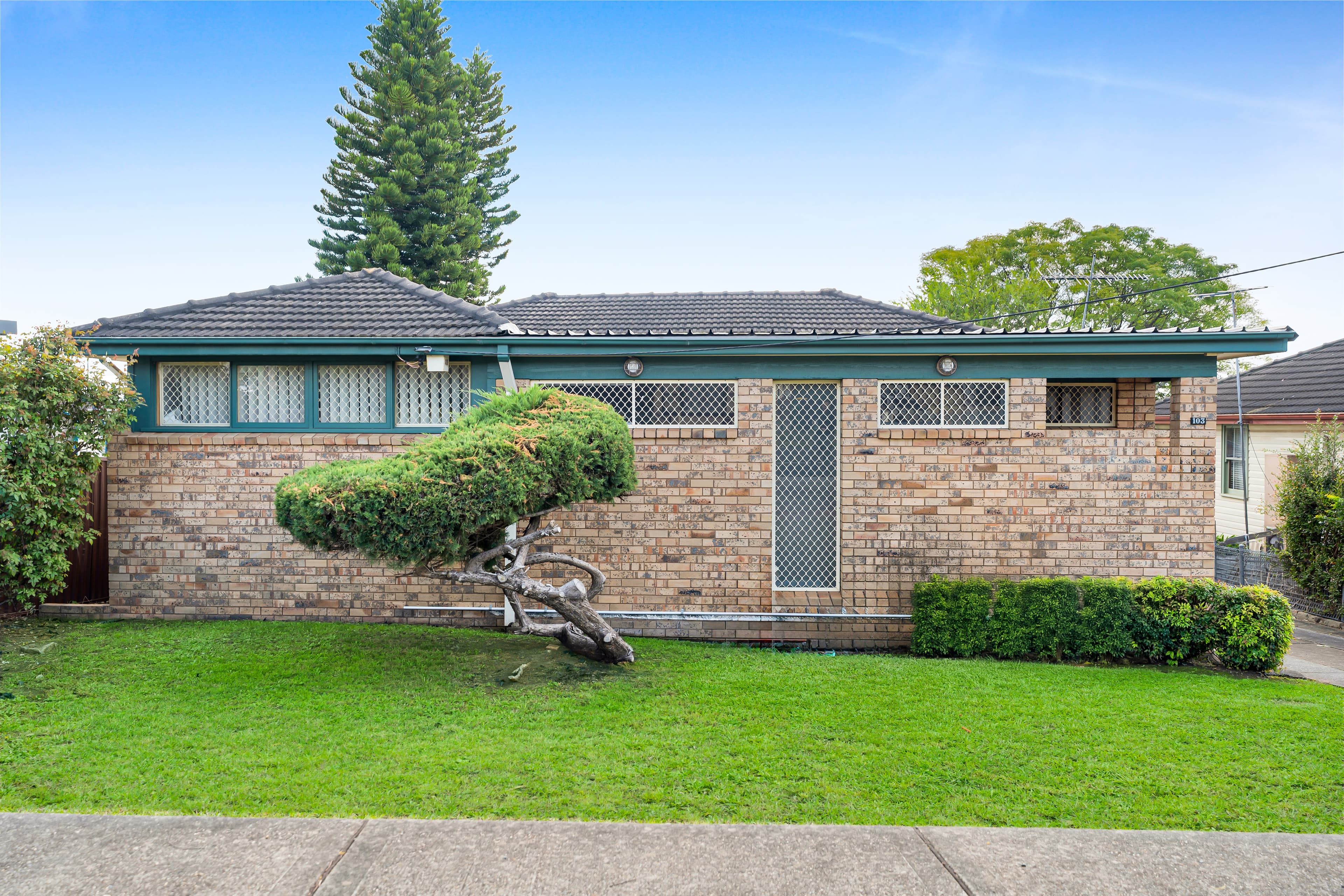 103 Lindesay Street, Campbelltown, Campbelltown - Thumbnail 2