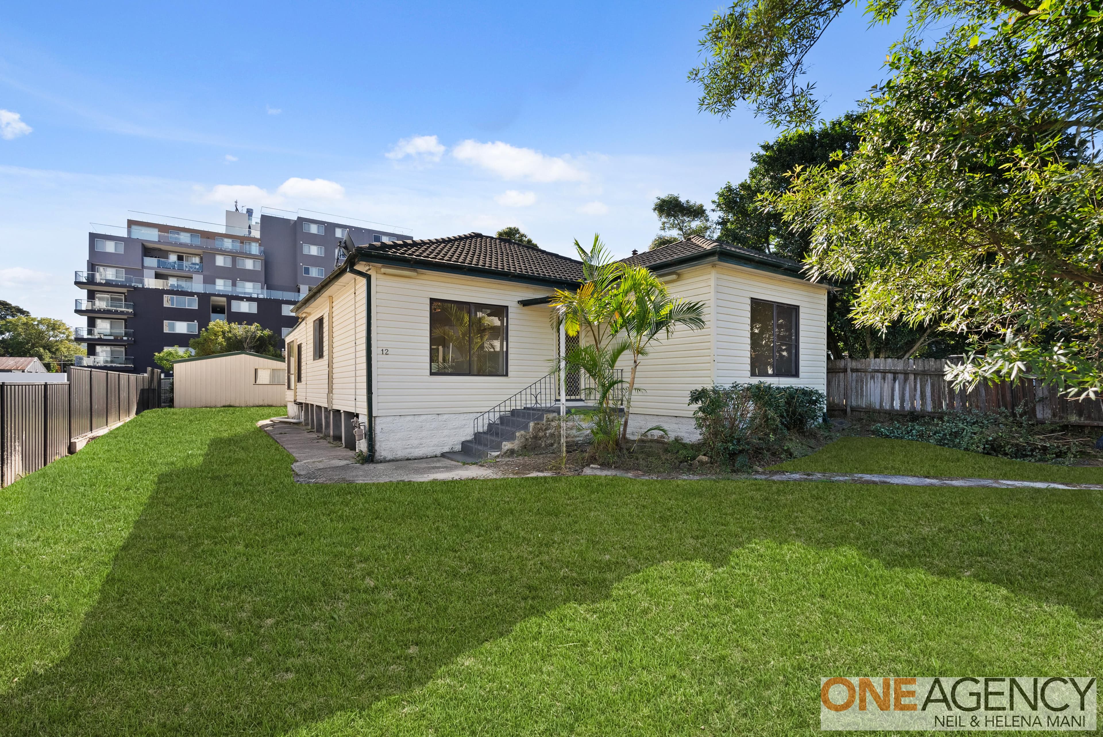 12 Moore Street, West Gosford, West Gosford - Thumbnail 2