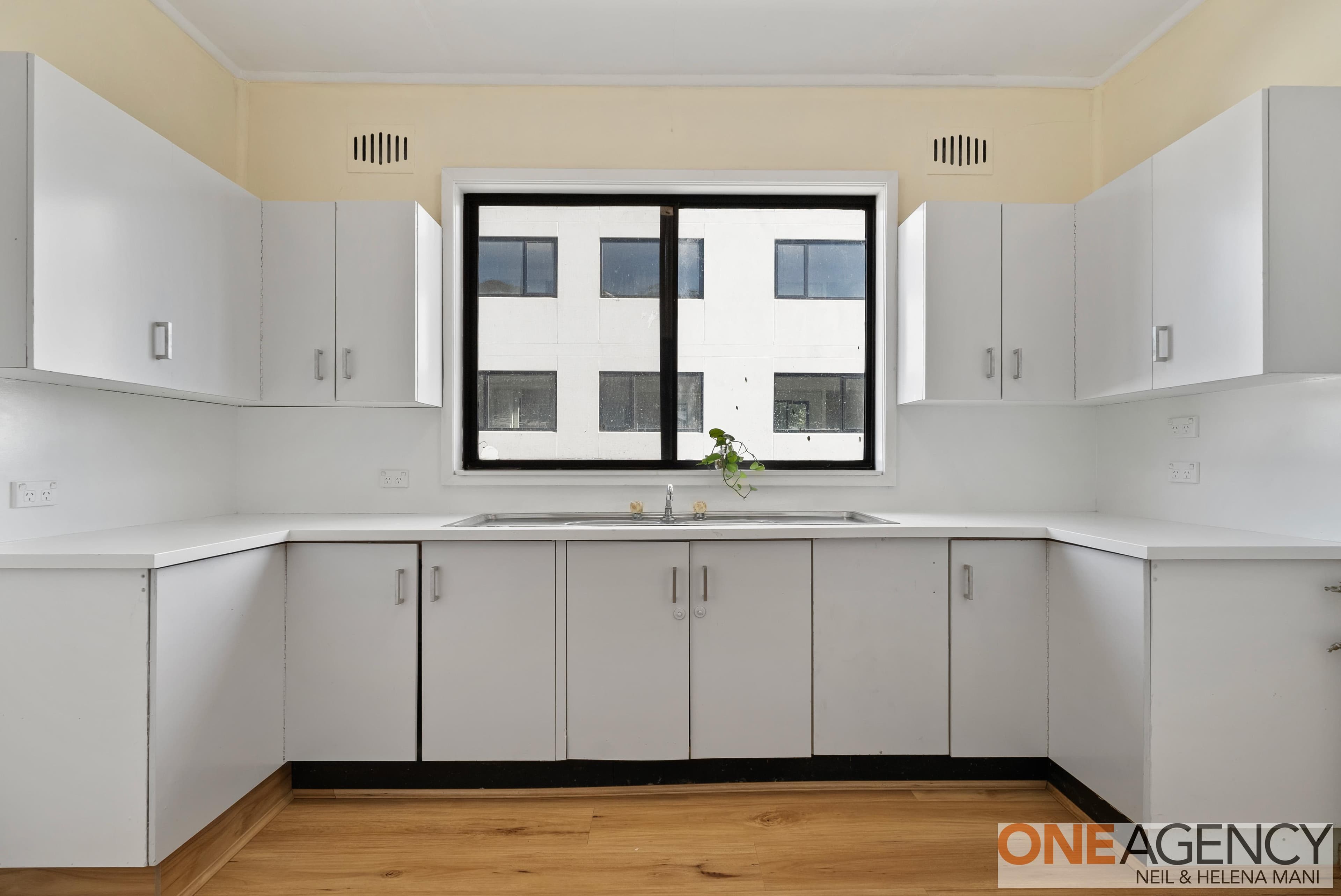 12 Moore Street, West Gosford, West Gosford - Thumbnail 5