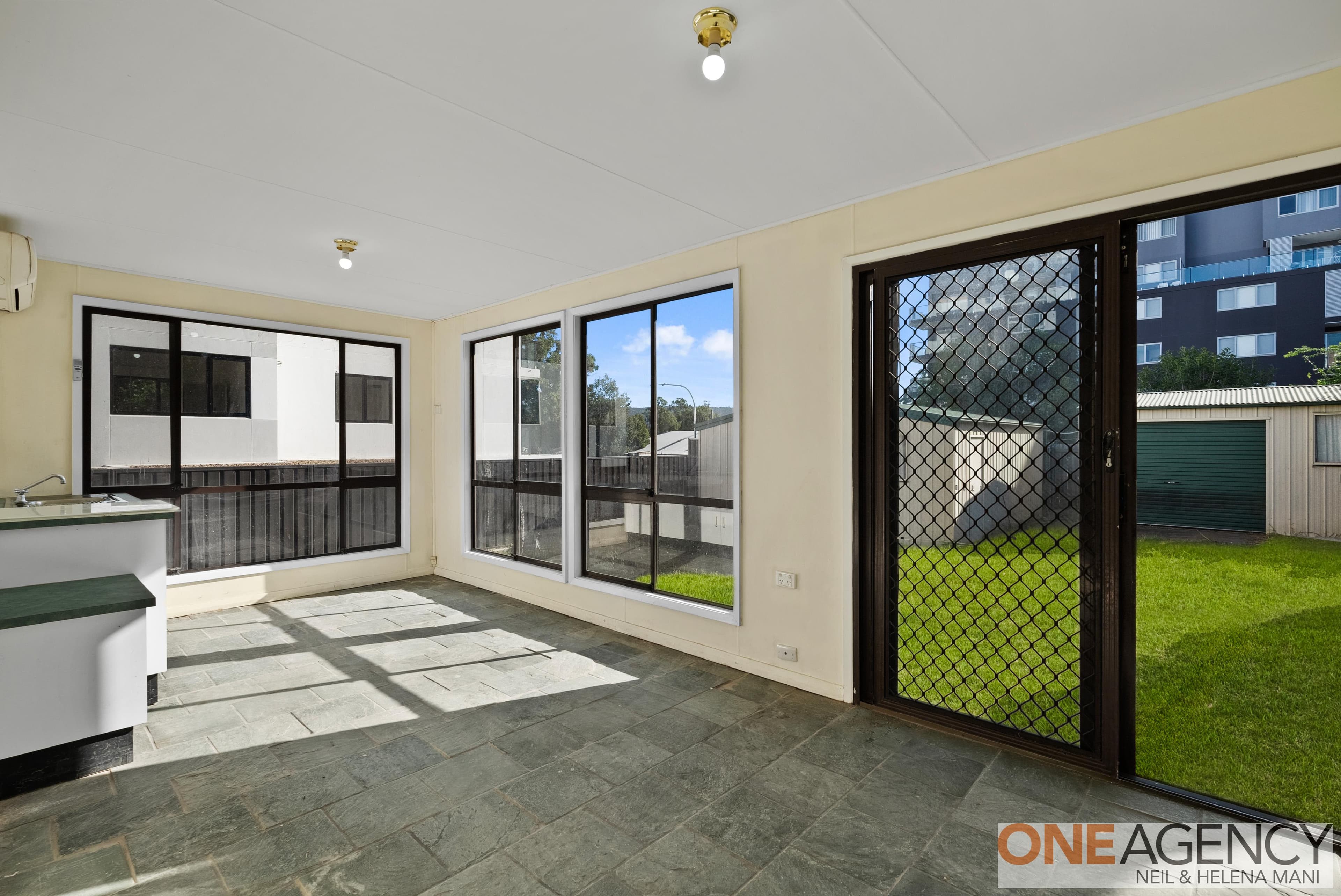 12 Moore Street, West Gosford, West Gosford - Thumbnail 6