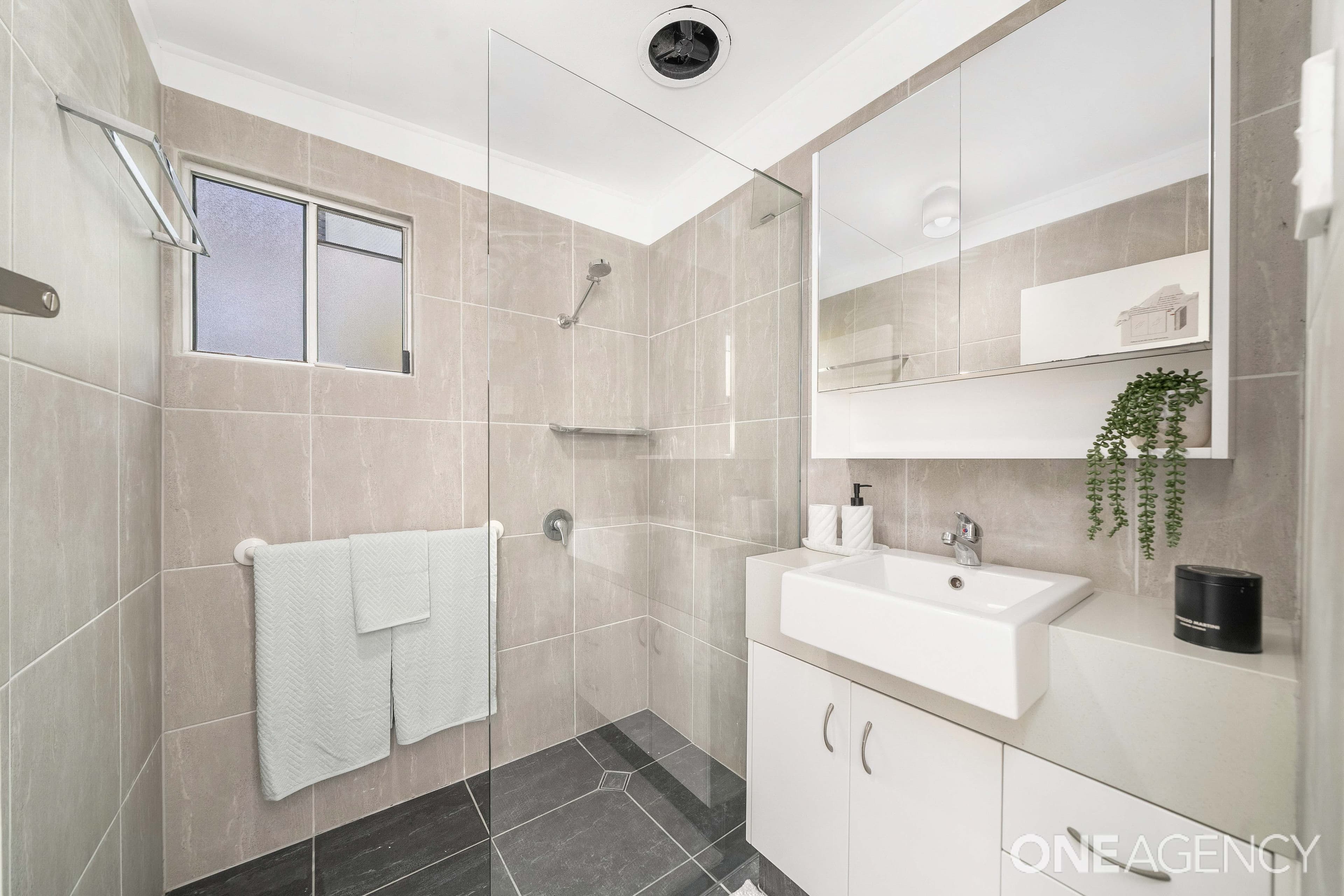 24 Rogers Road, Clontarf, Clontarf - Thumbnail 8