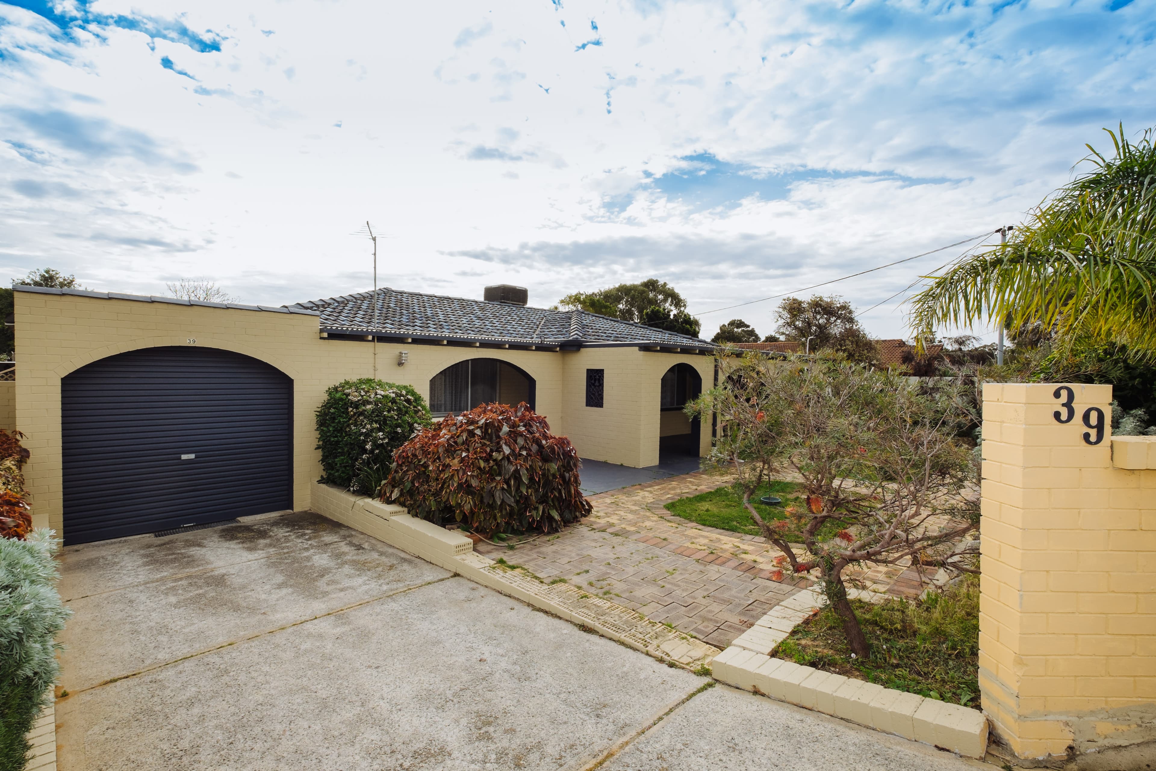 39 Downing Crescent, Wanneroo, Wanneroo - Thumbnail 2