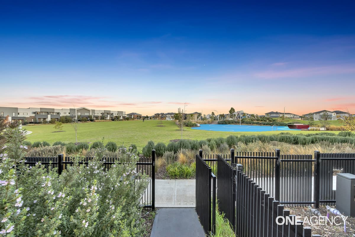 6 Peterlee Walk, Werribee, Werribee - Thumbnail 2