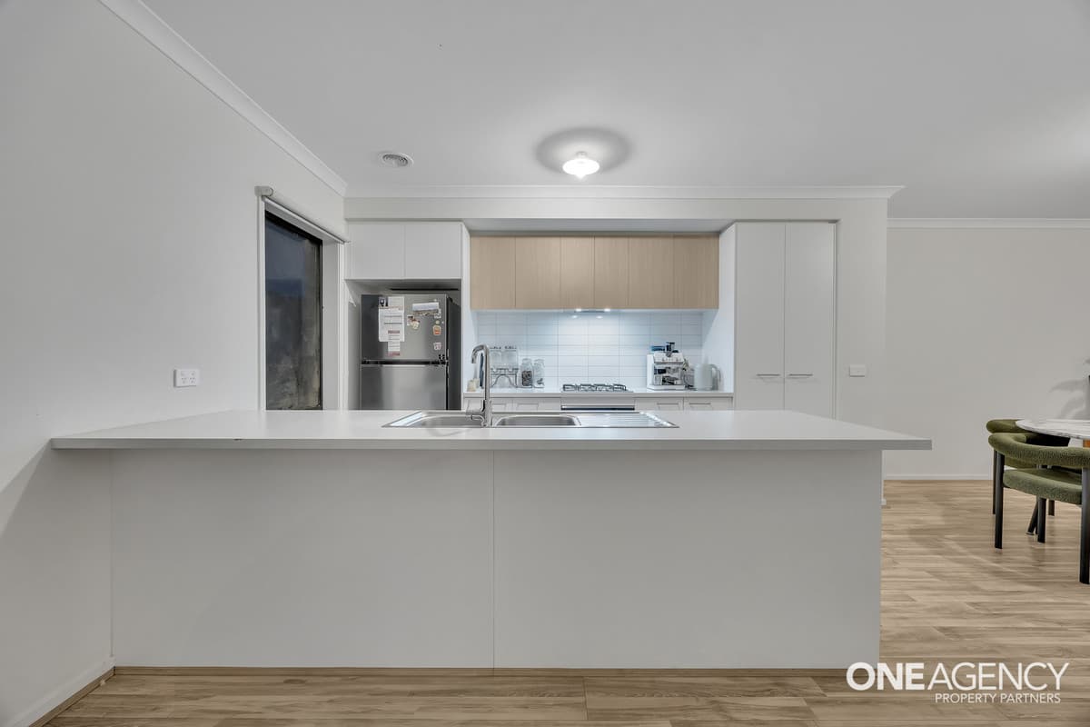 6 Peterlee Walk, Werribee, Werribee - Thumbnail 6