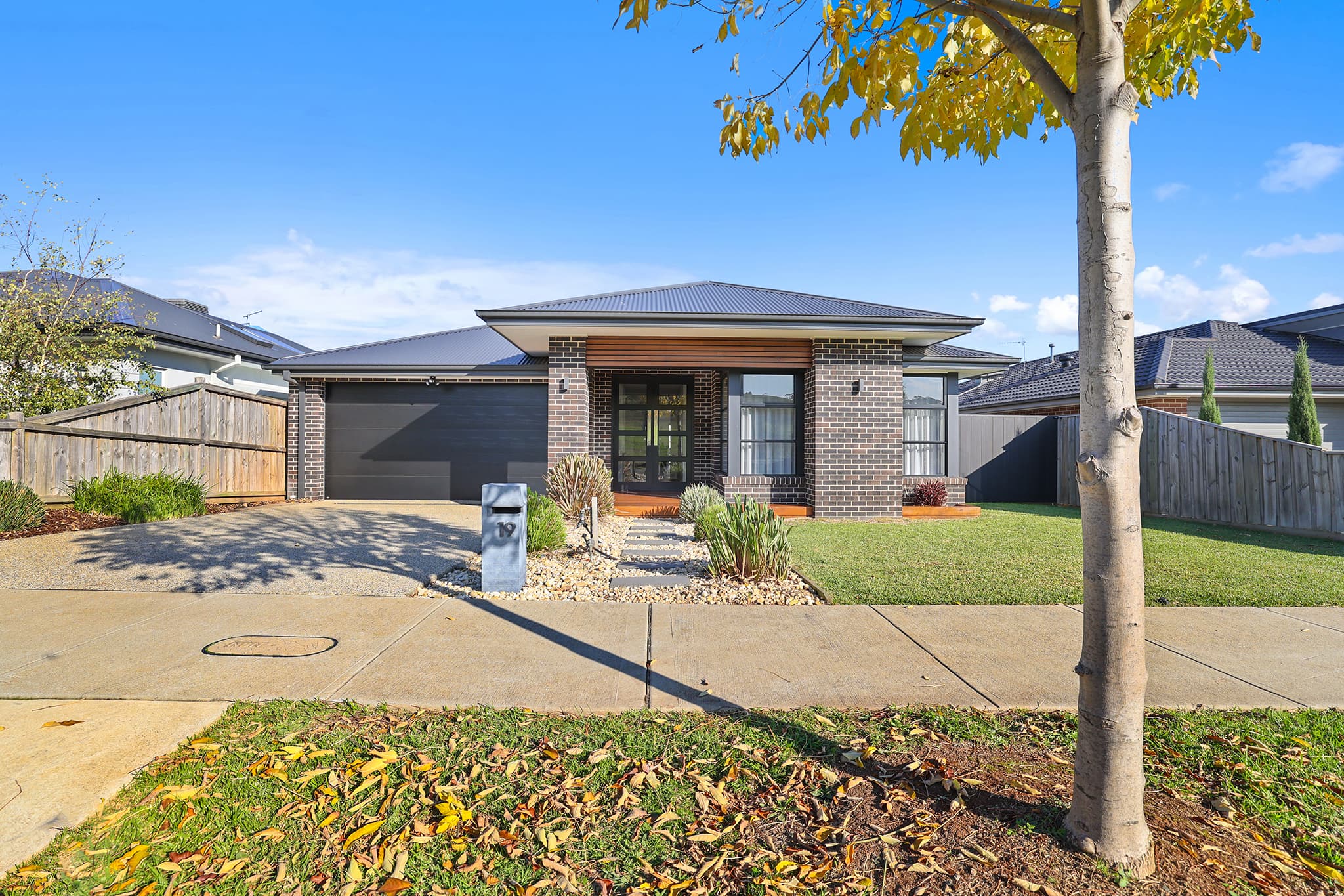 19 Streeton Drive, Warragul, Warragul - Thumbnail 2
