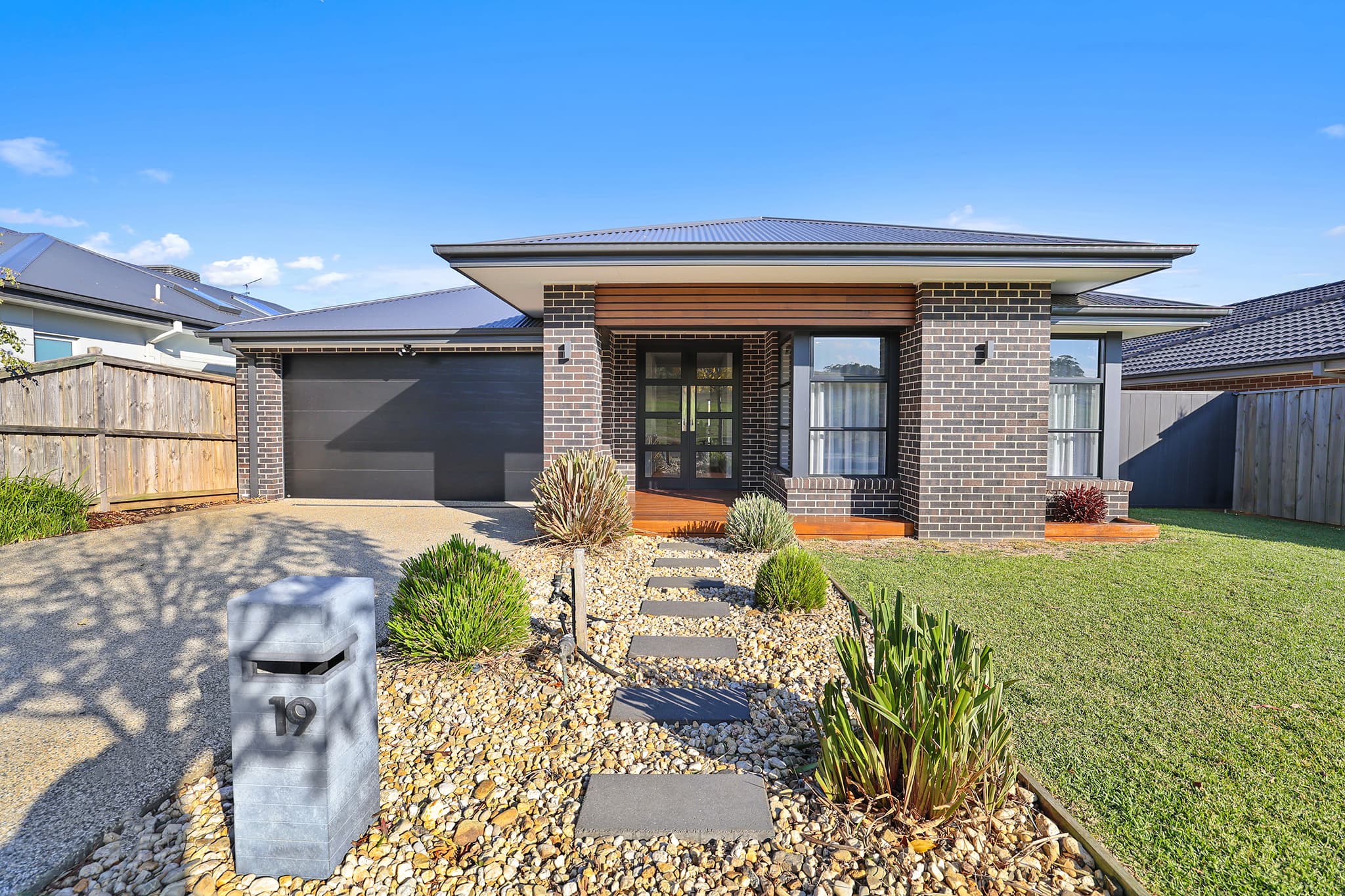 19 Streeton Drive, Warragul, Warragul - Image 1