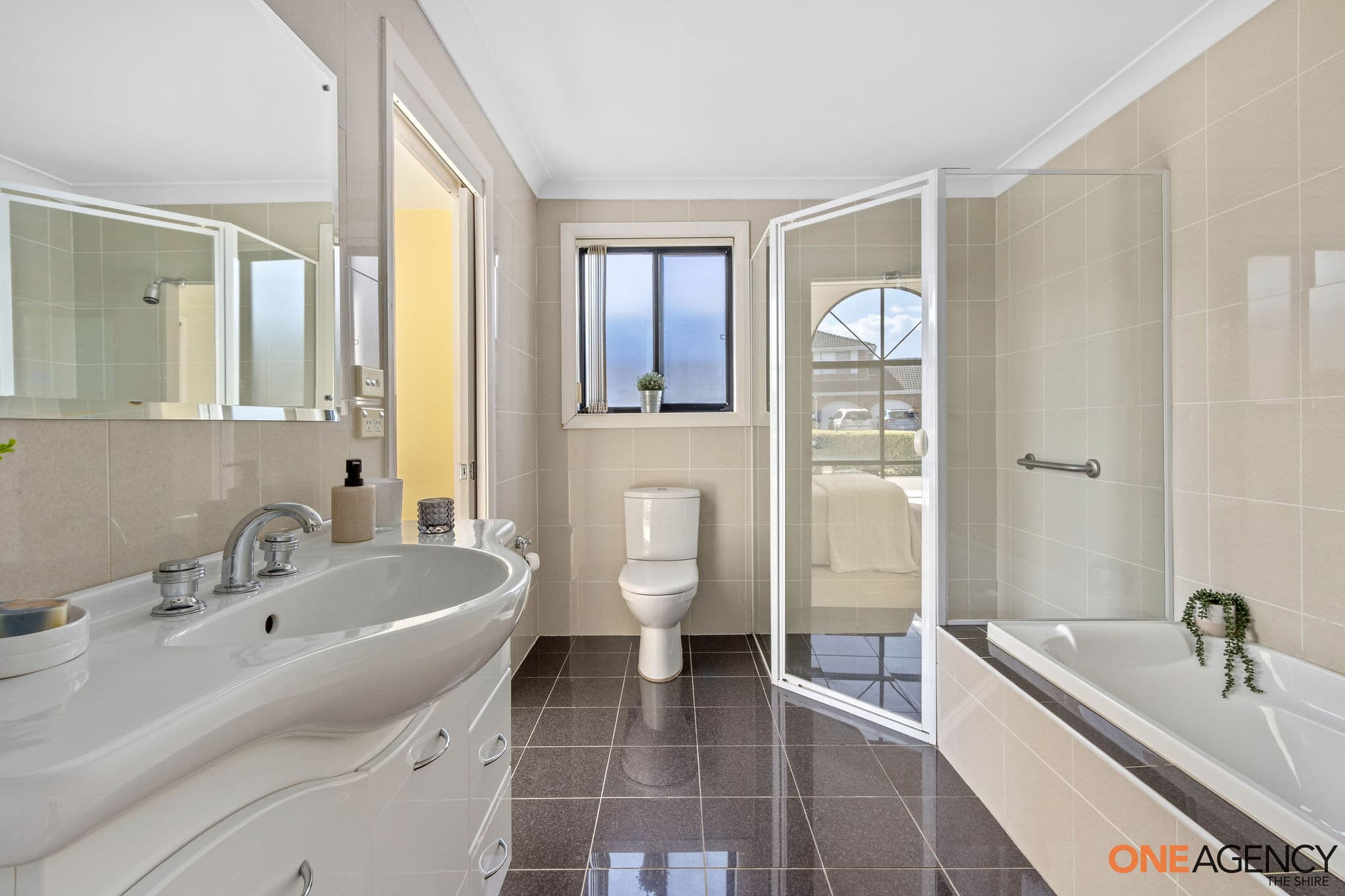 8 Royal Oak Drive, Alfords Point, Alfords Point - Thumbnail 5