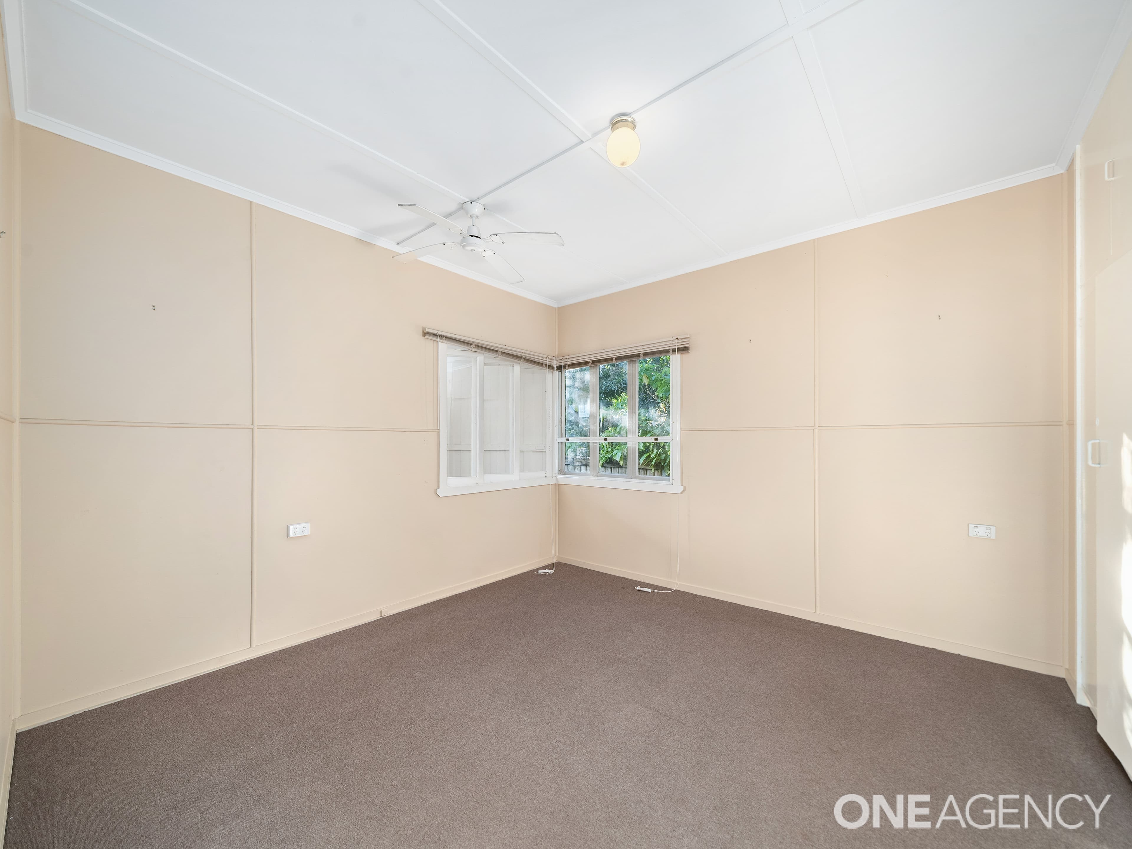 12 Donald Street, Woody Point, Woody Point - Thumbnail 8