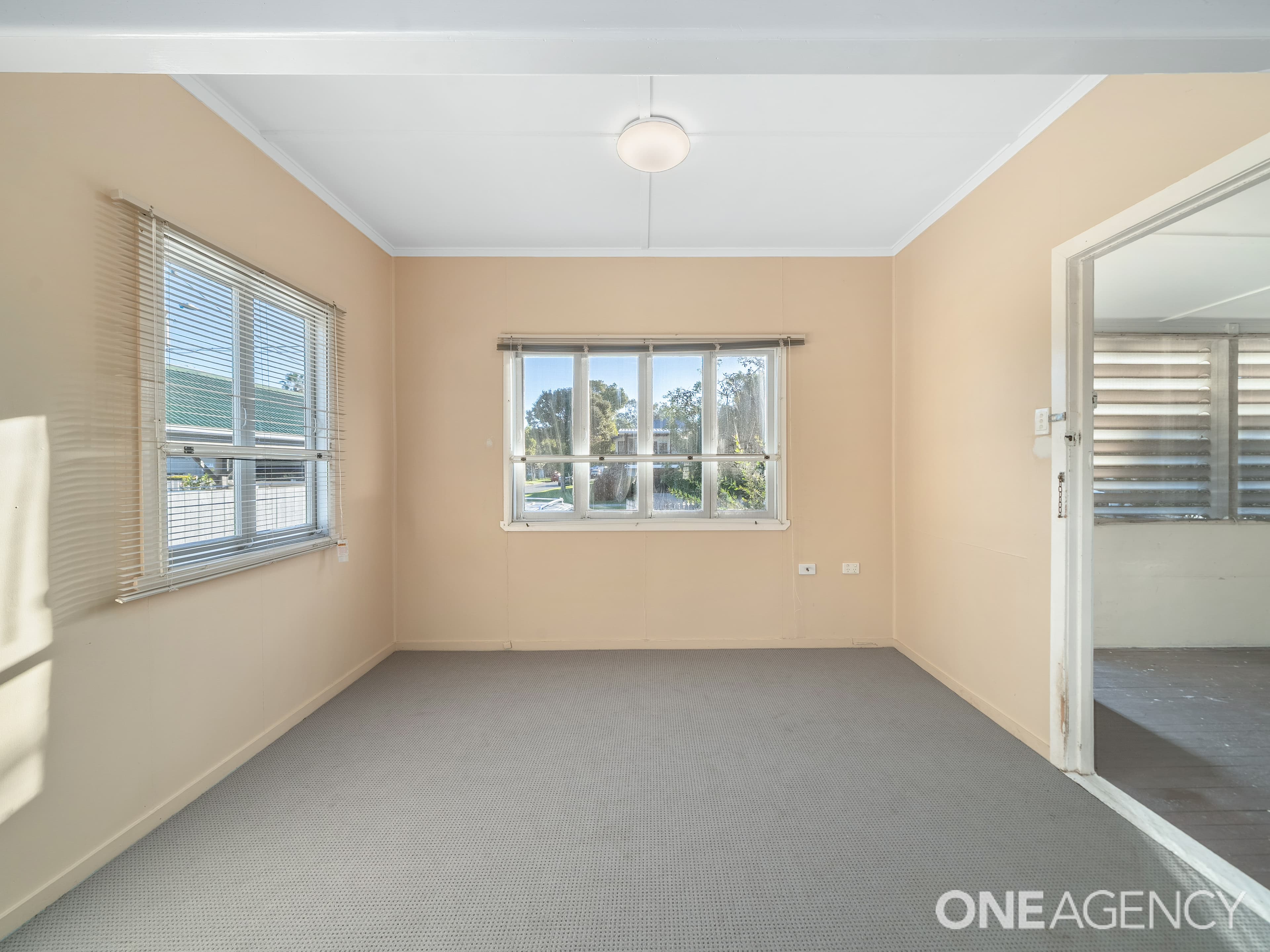12 Donald Street, Woody Point, Woody Point - Thumbnail 5