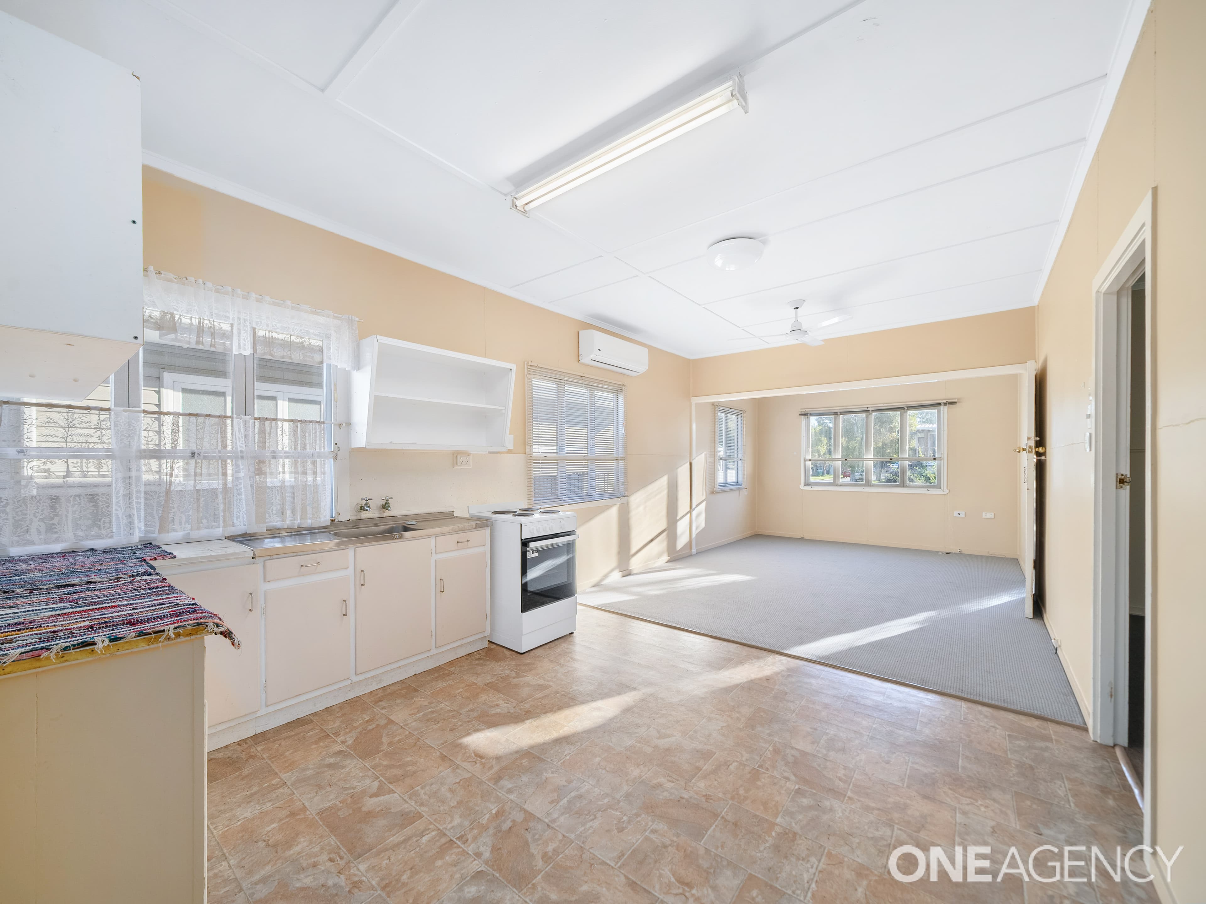 12 Donald Street, Woody Point, Woody Point - Thumbnail 3