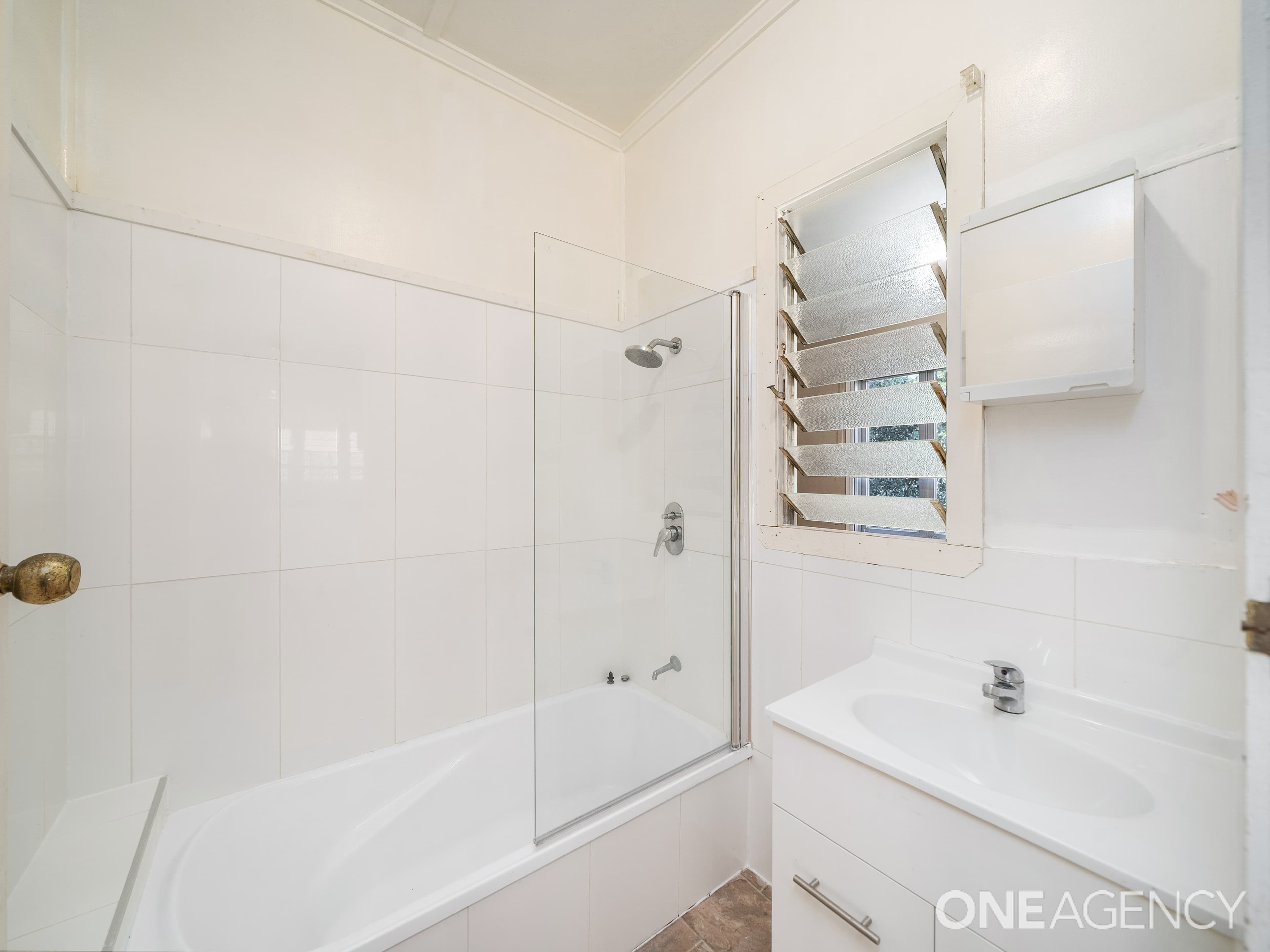 12 Donald Street, Woody Point, Woody Point - Thumbnail 7