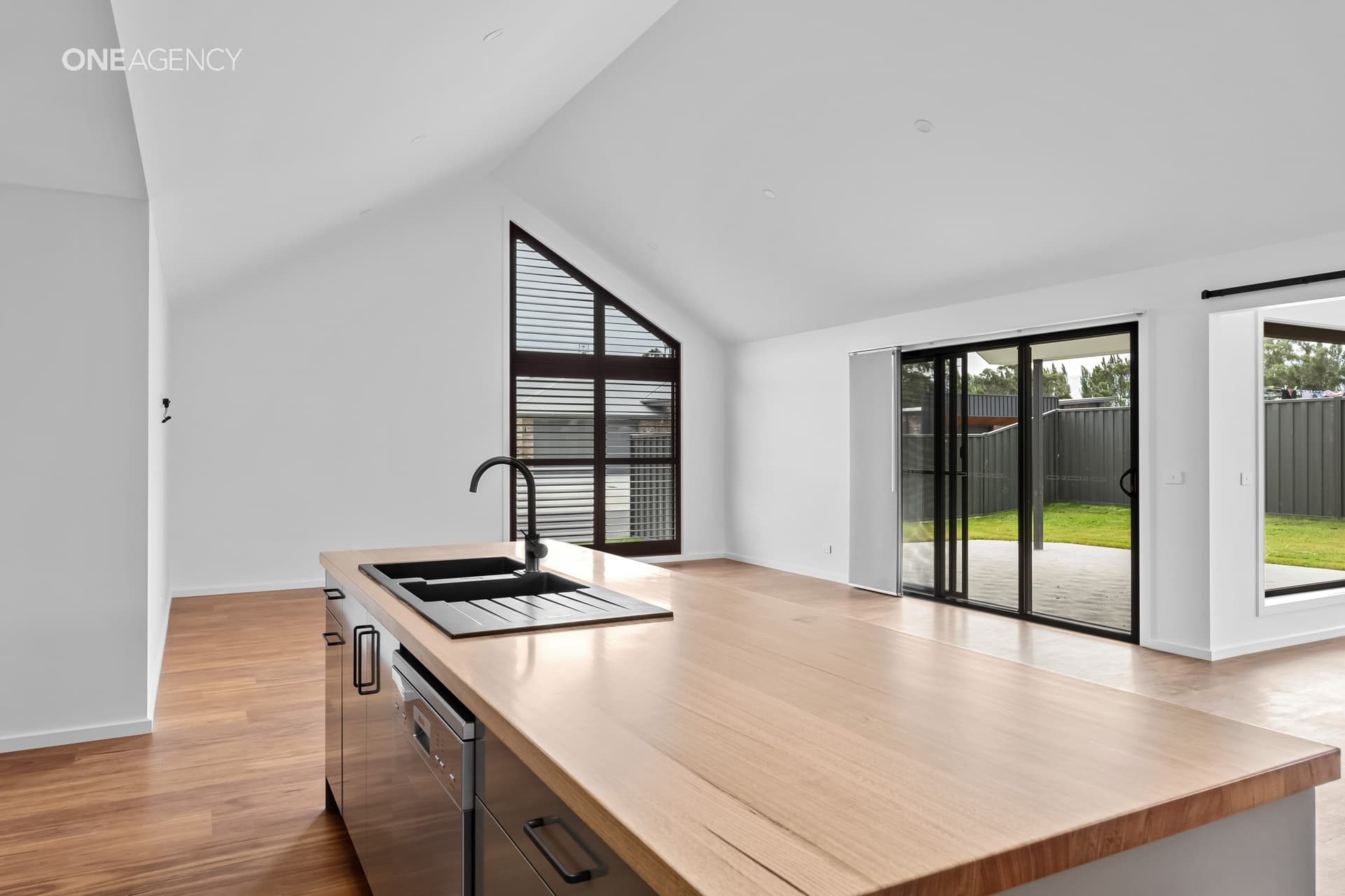 1 Kae Campbell Close, Latrobe, Latrobe - Thumbnail 4